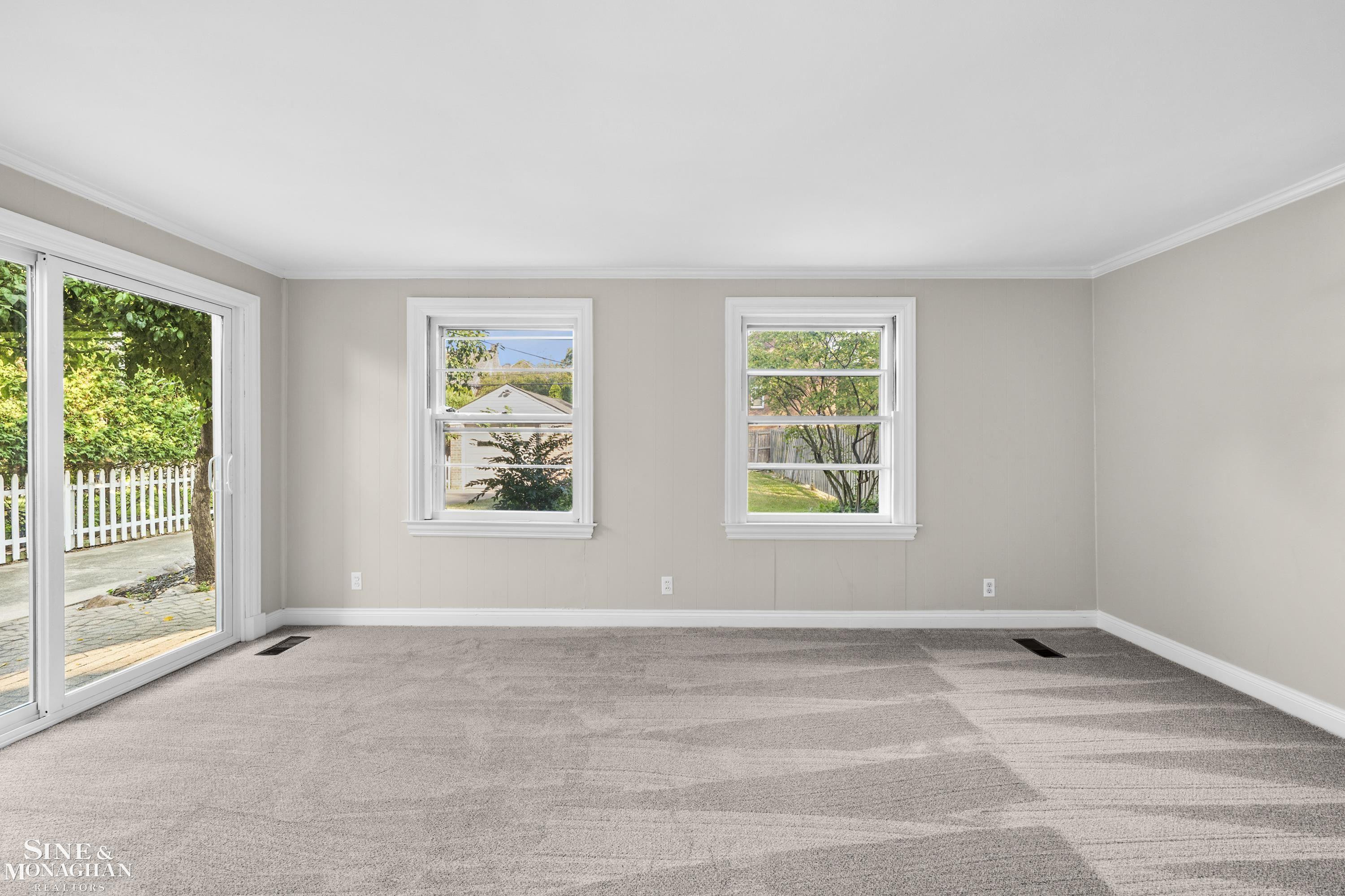 25 VILLAGE Lane, Grosse Pointe, MI 48230 — Photo 13