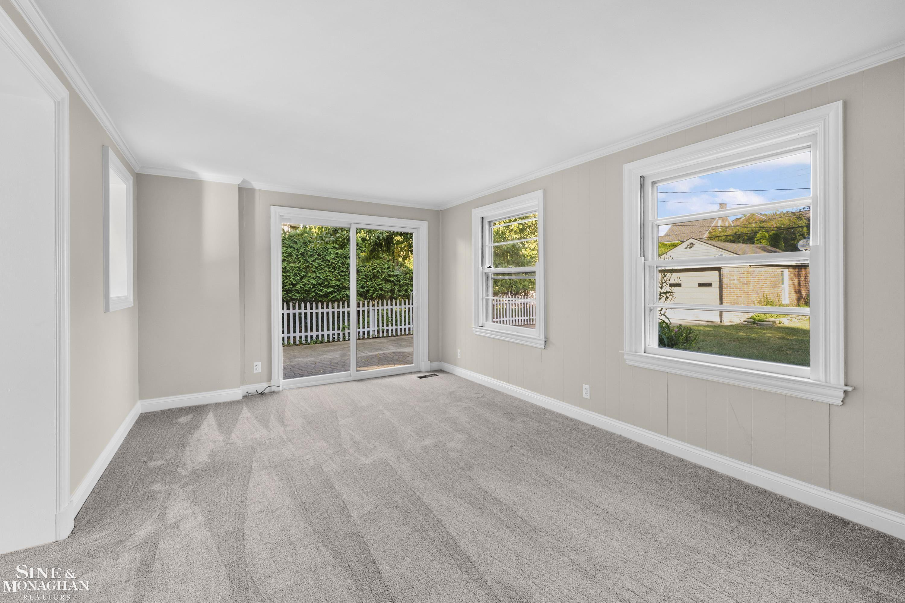 25 VILLAGE Lane, Grosse Pointe, MI 48230 — Photo 14