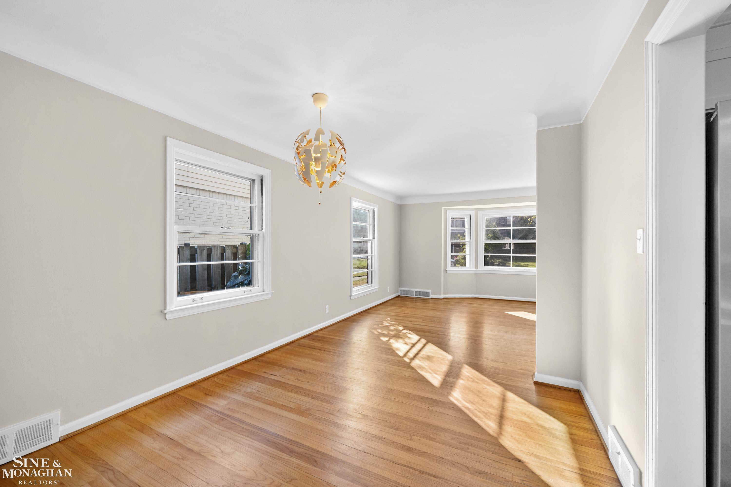 25 VILLAGE Lane, Grosse Pointe, MI 48230 — Photo 15