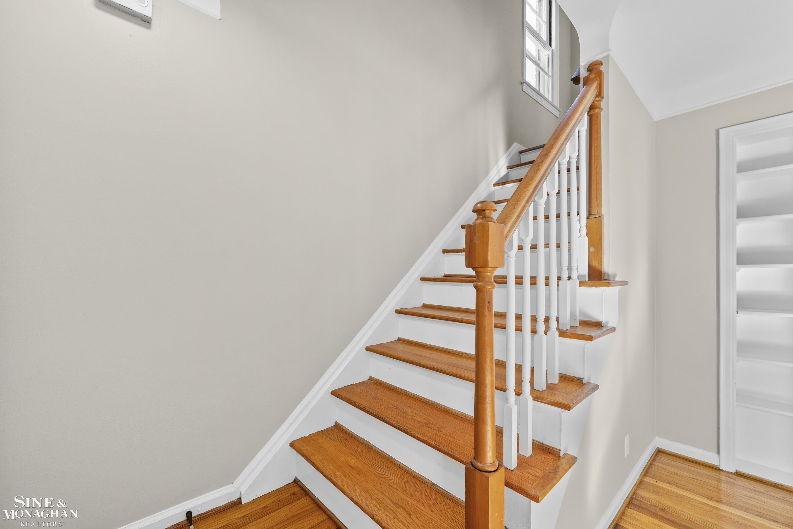 25 VILLAGE Lane, Grosse Pointe, MI 48230 — Photo 16