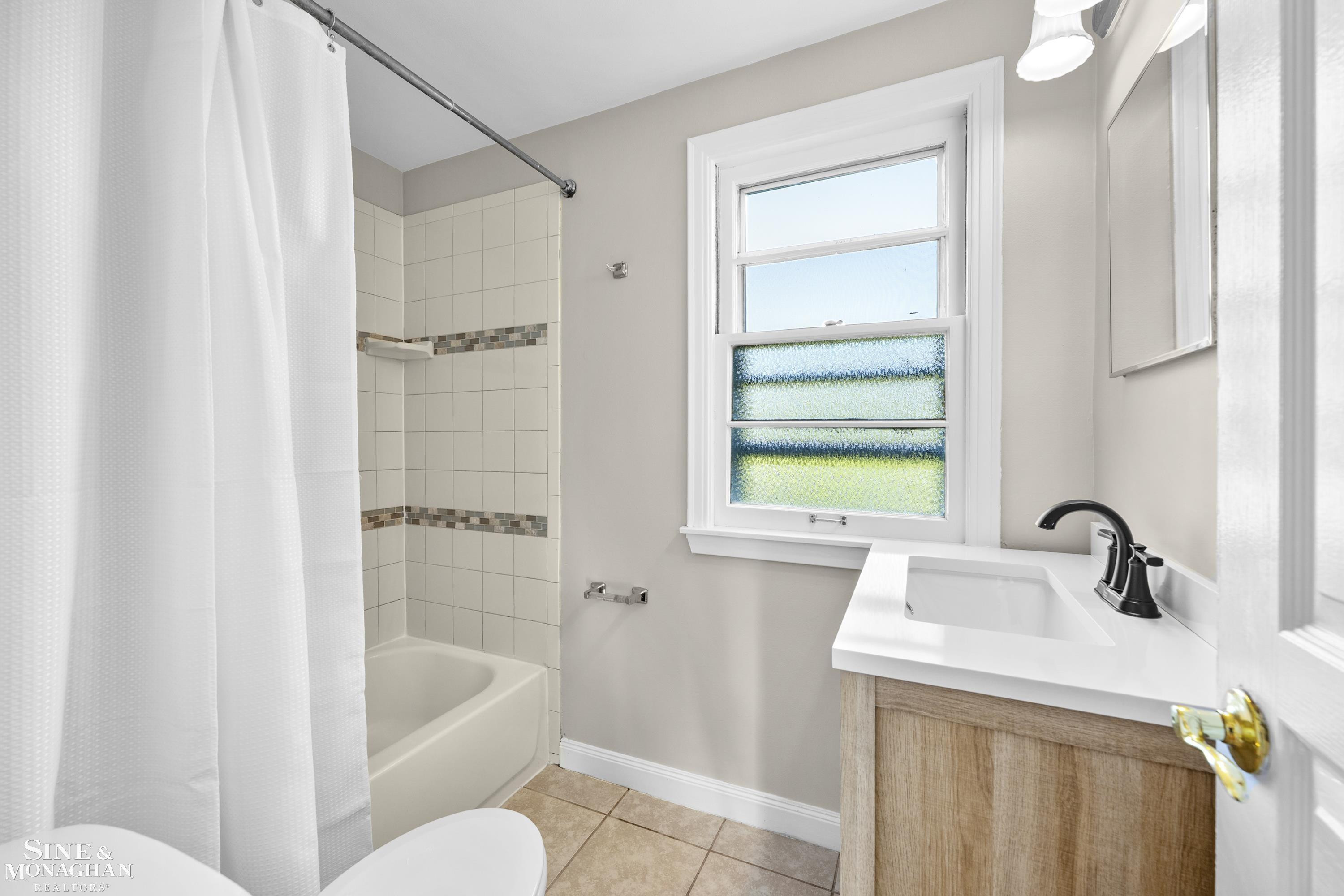 25 VILLAGE Lane, Grosse Pointe, MI 48230 — Photo 17
