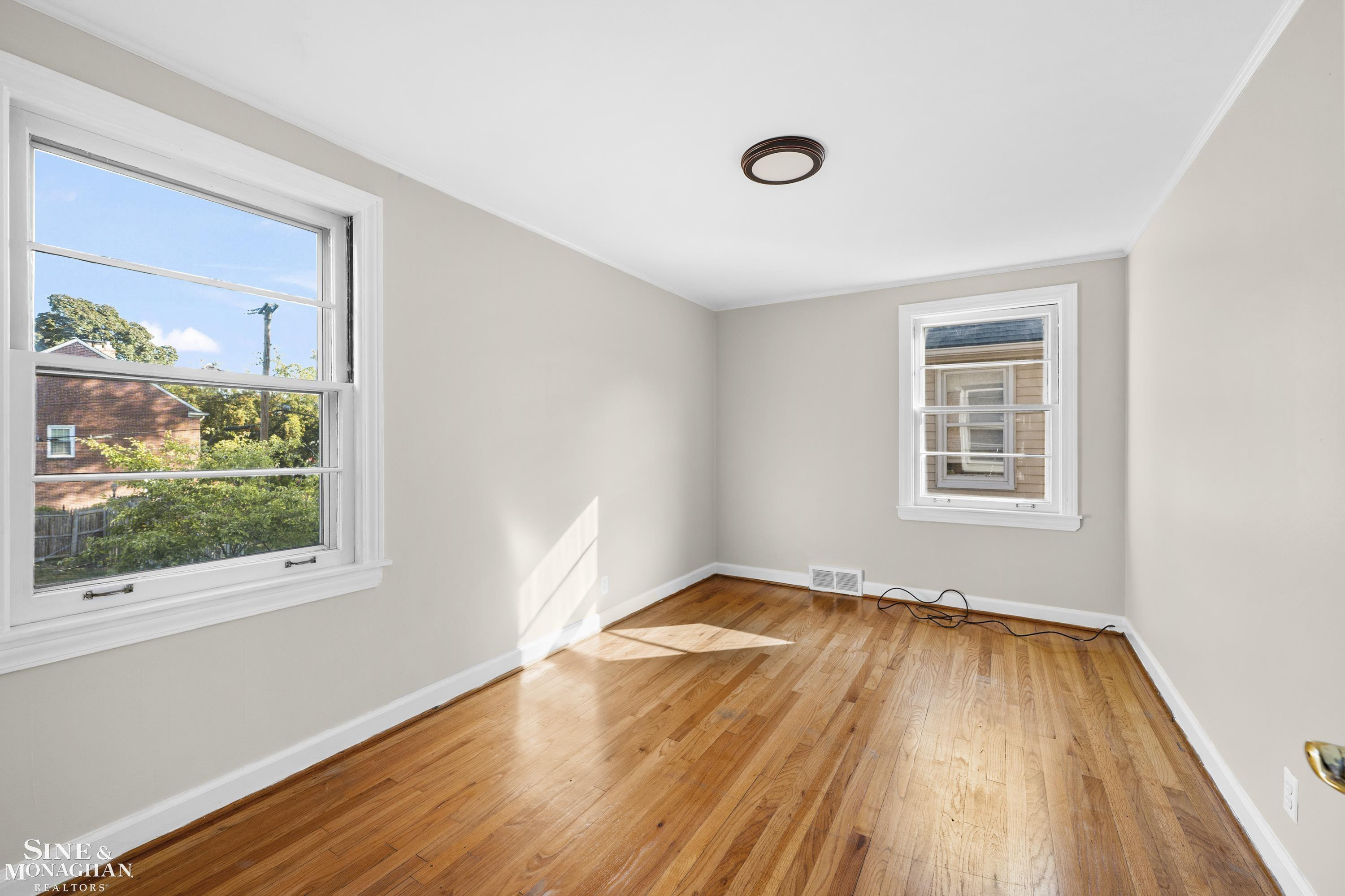 25 VILLAGE Lane, Grosse Pointe, MI 48230 — Photo 18