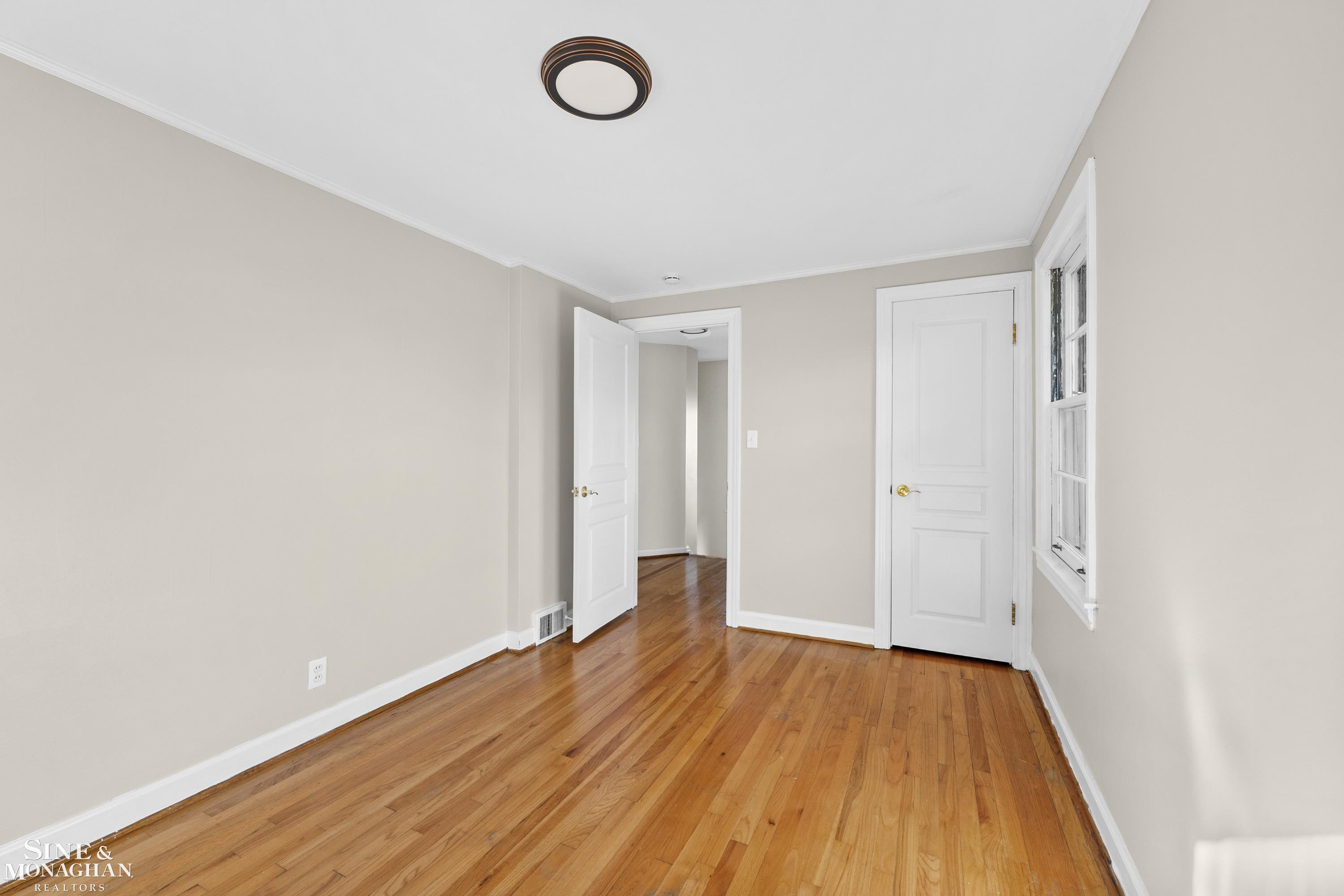 25 VILLAGE Lane, Grosse Pointe, MI 48230 — Photo 19