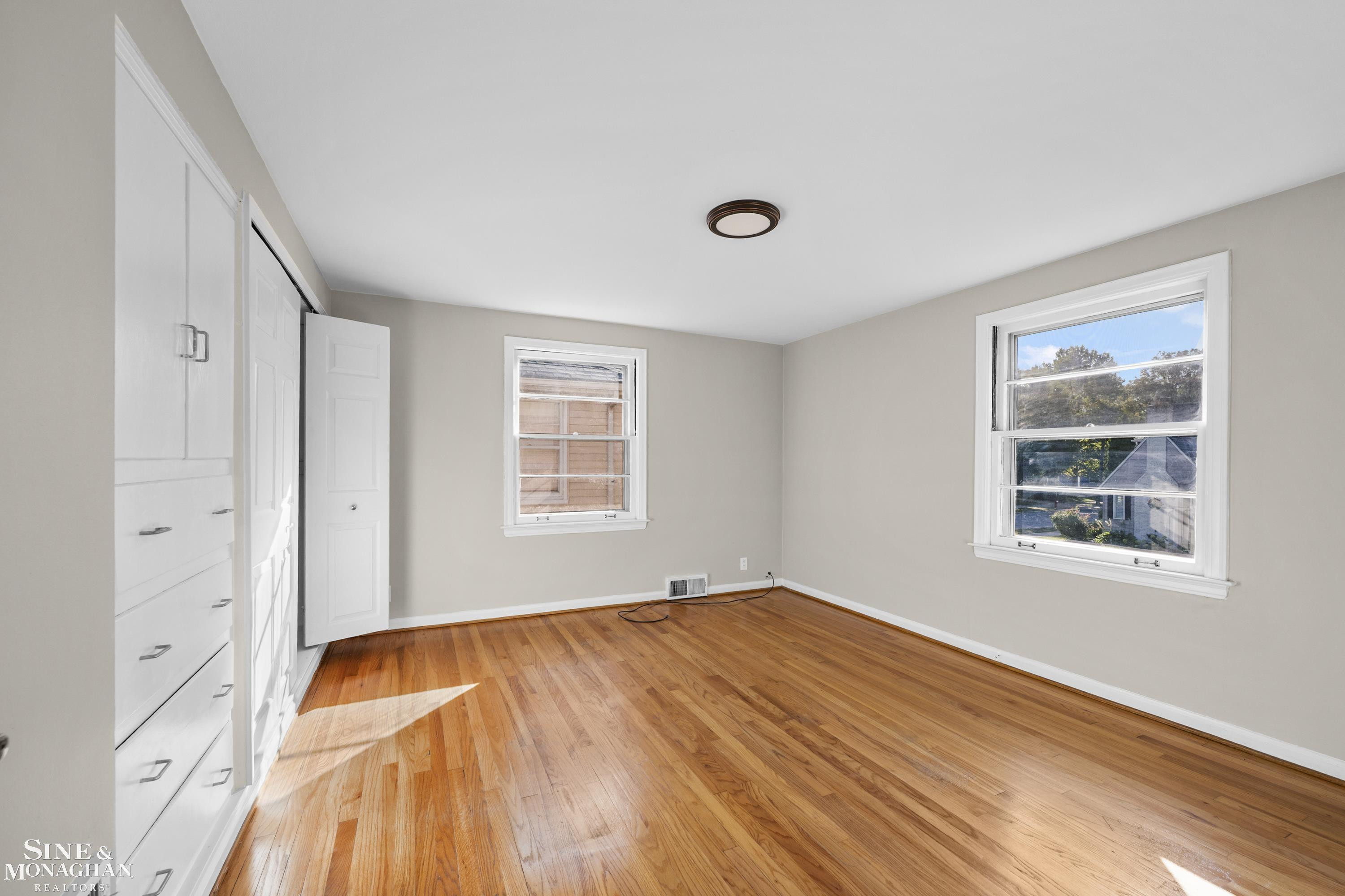 25 VILLAGE Lane, Grosse Pointe, MI 48230 — Photo 20