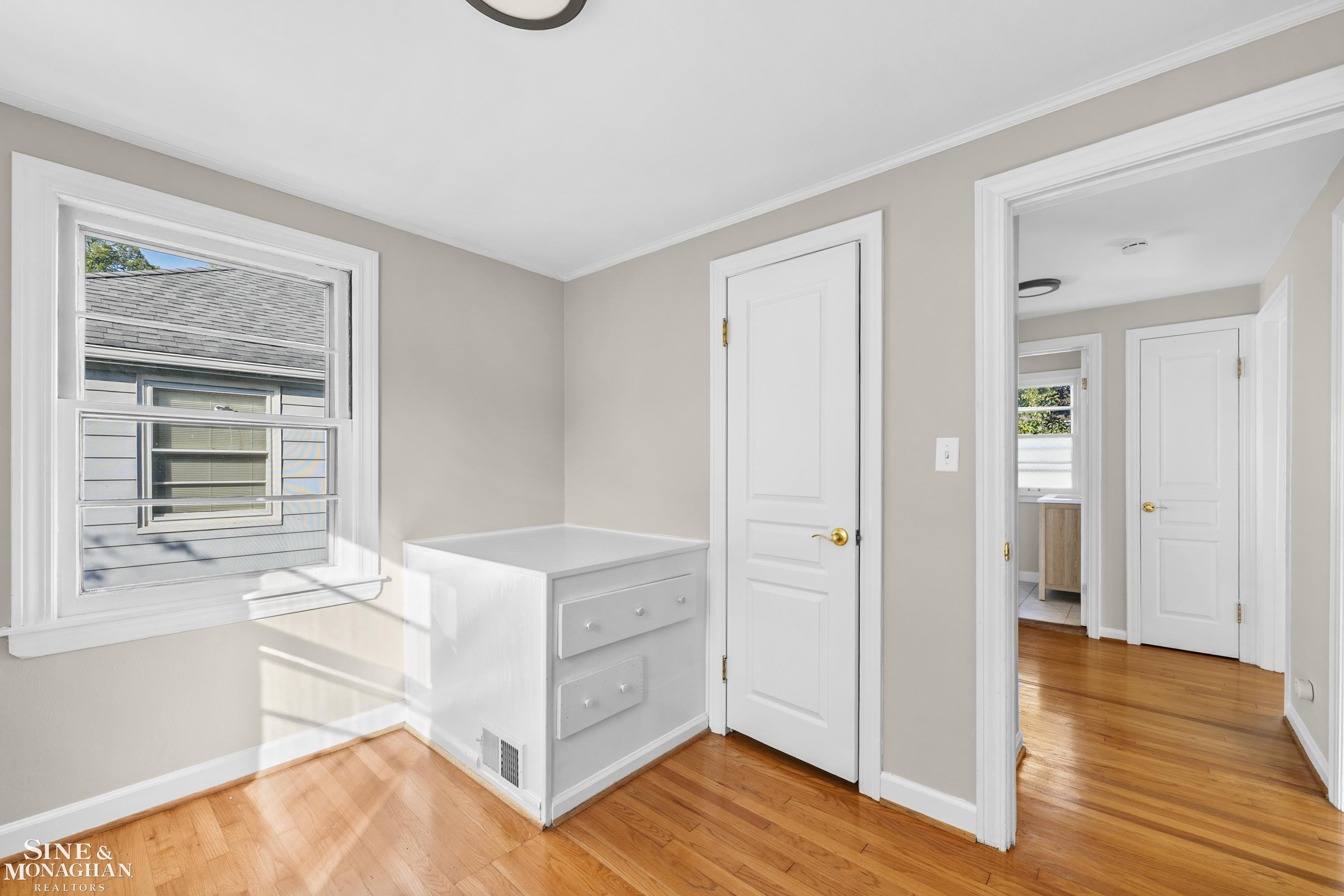 25 VILLAGE Lane, Grosse Pointe, MI 48230 — Photo 22