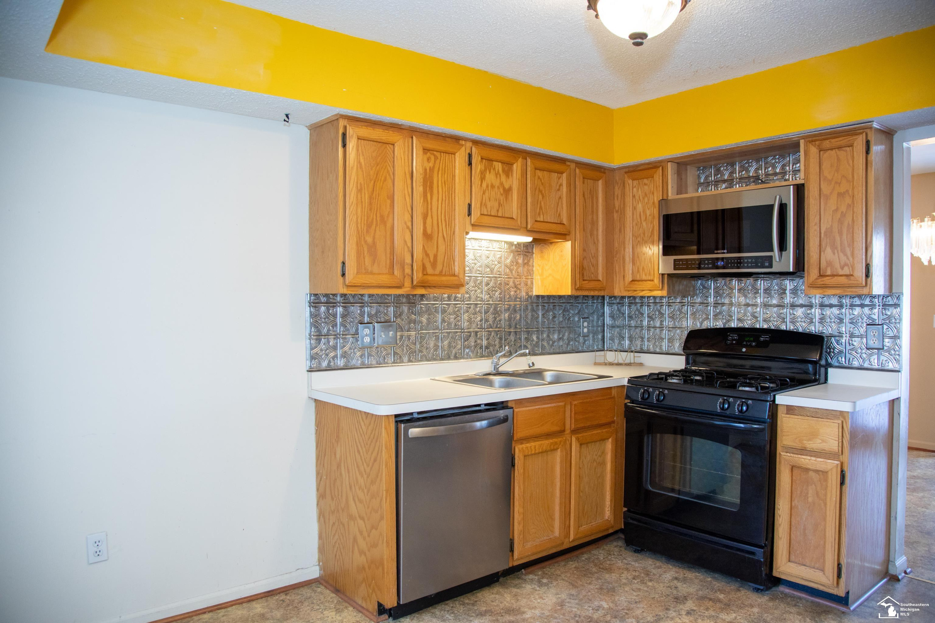 18641 Hilltop Lane, Riverview, MI 48193 — Photo 7