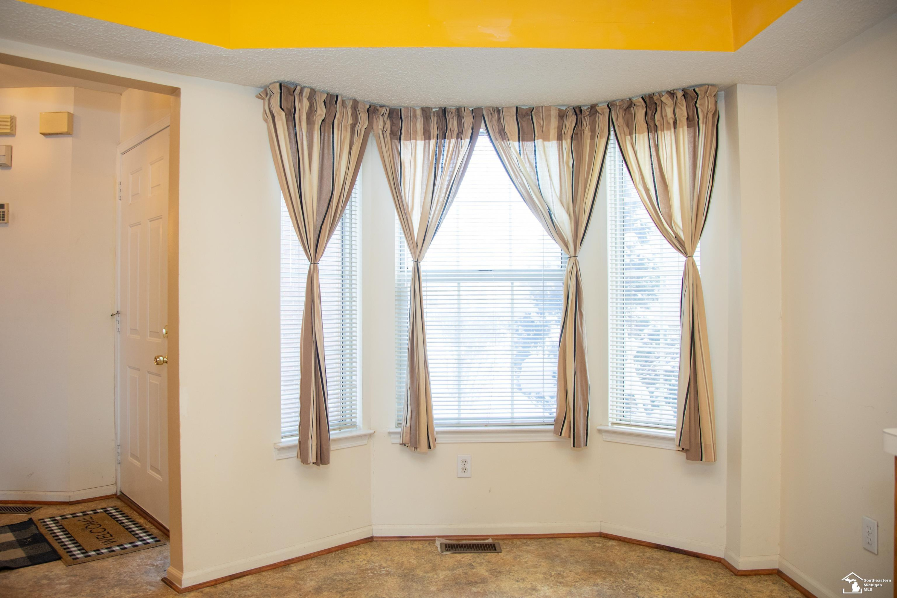 18641 Hilltop Lane, Riverview, MI 48193 — Photo 8