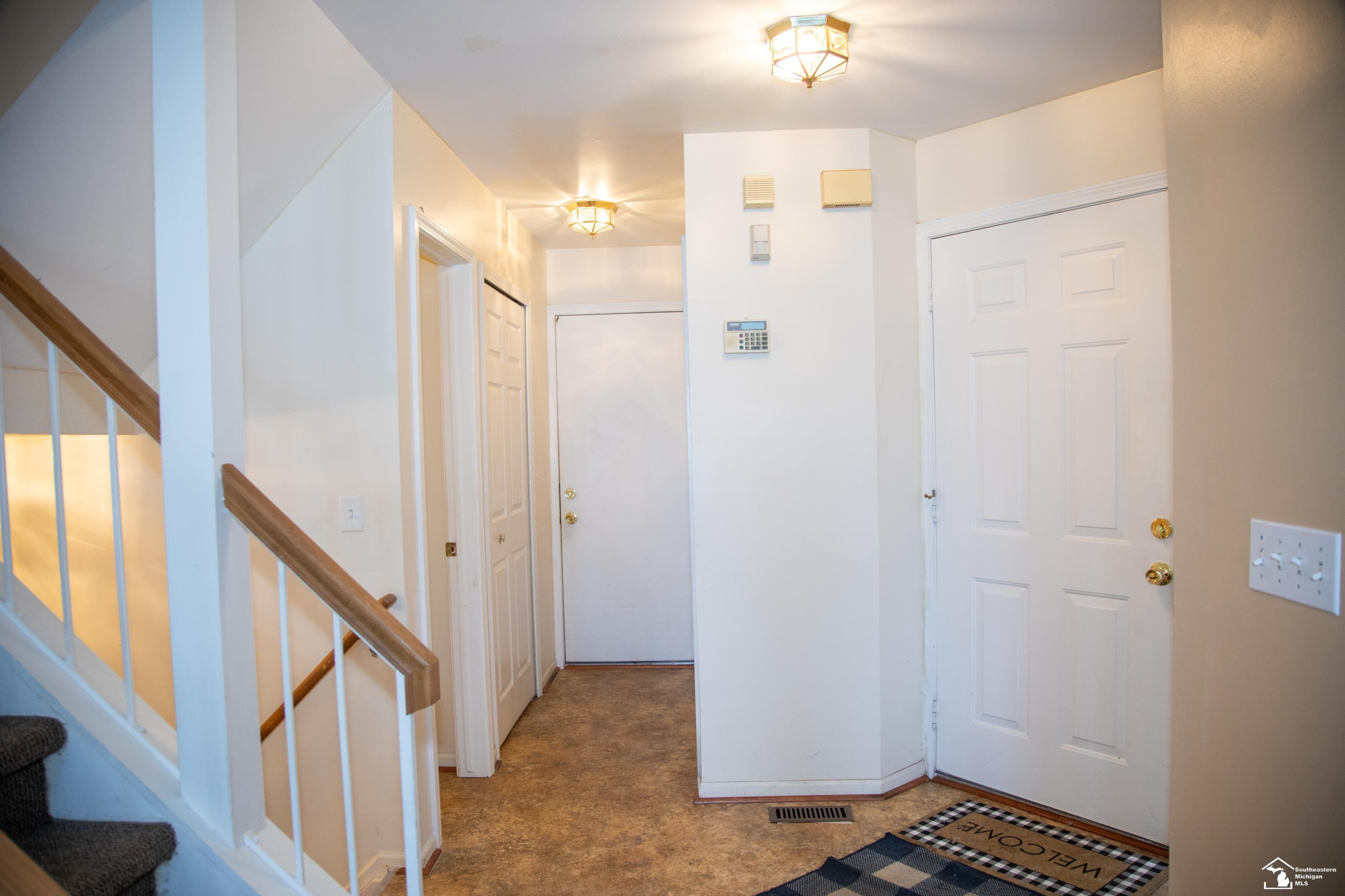 18641 Hilltop Lane, Riverview, MI 48193 — Photo 14