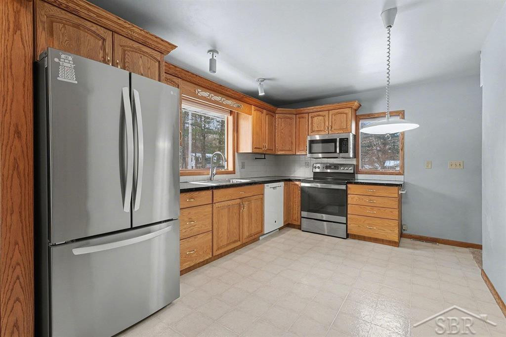 532 N Costley Drive, Midland, MI 48640 — Photo 9
