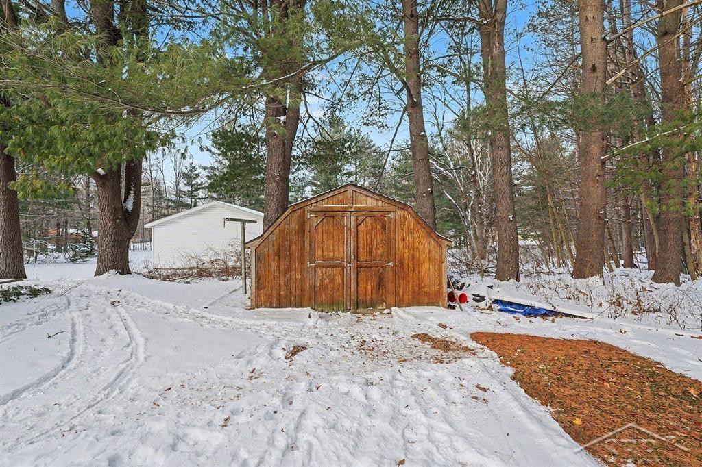 532 N Costley Drive, Midland, MI 48640 — Photo 25