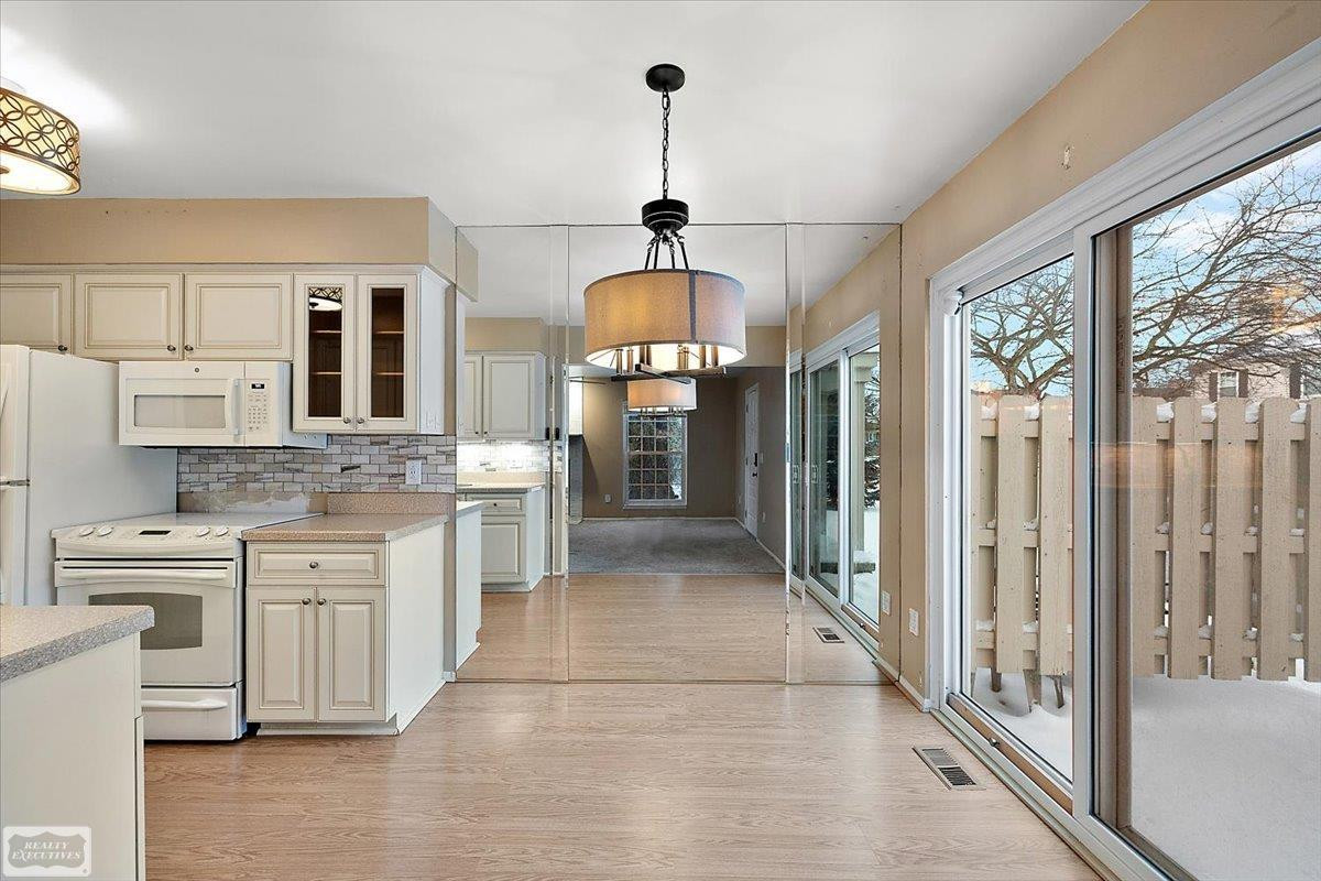 44585 N Bunker Hill Drive, Clinton Twp, MI 48038 — Photo 9
