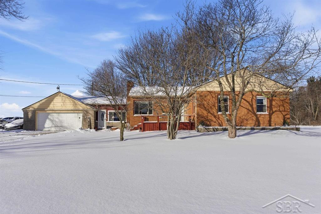 2760 S Eight Mile Road, Auburn, MI 48611 — front exterior
