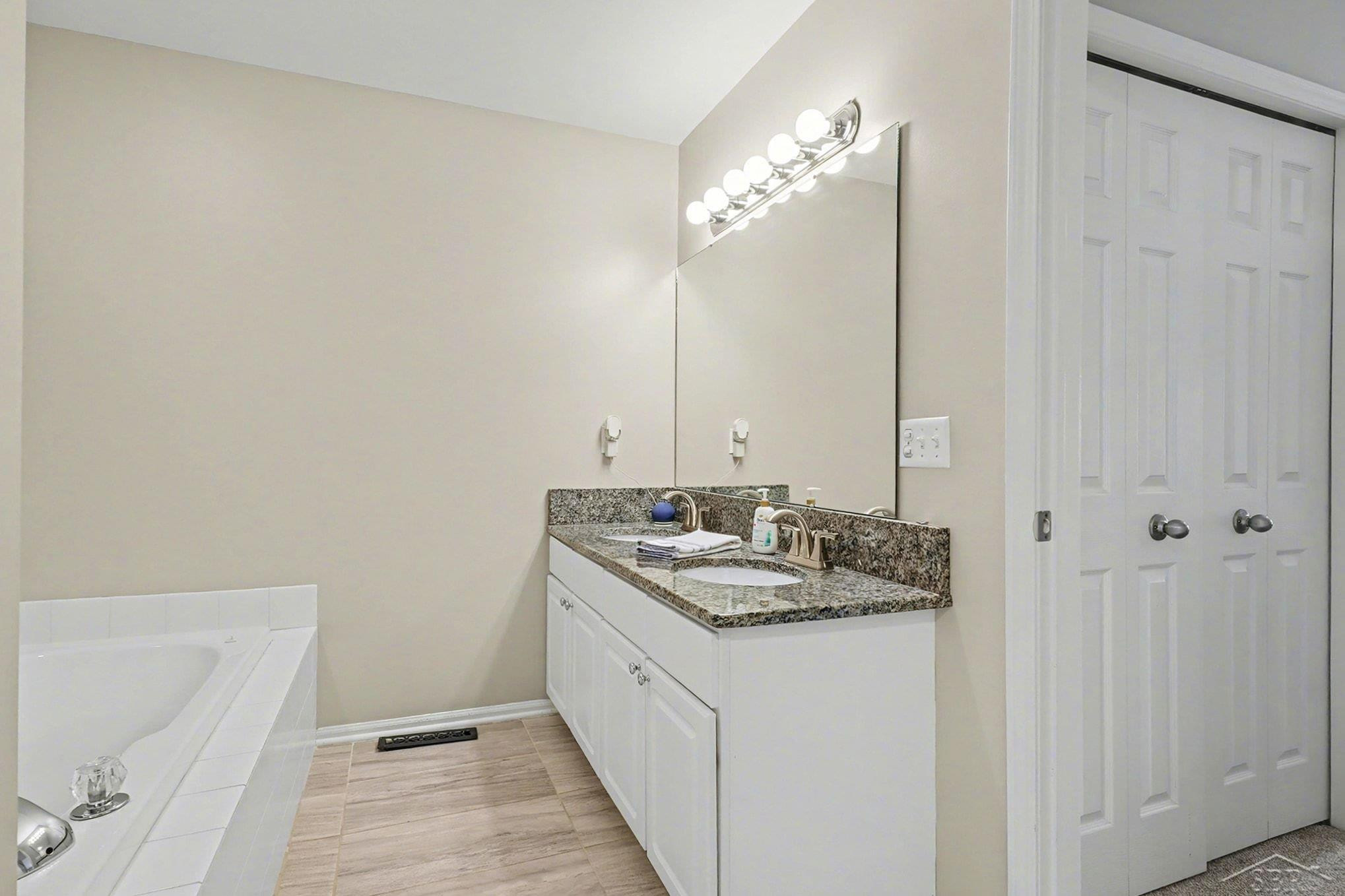 24 W Drake Drive, Saginaw, MI 48603 — Photo 14