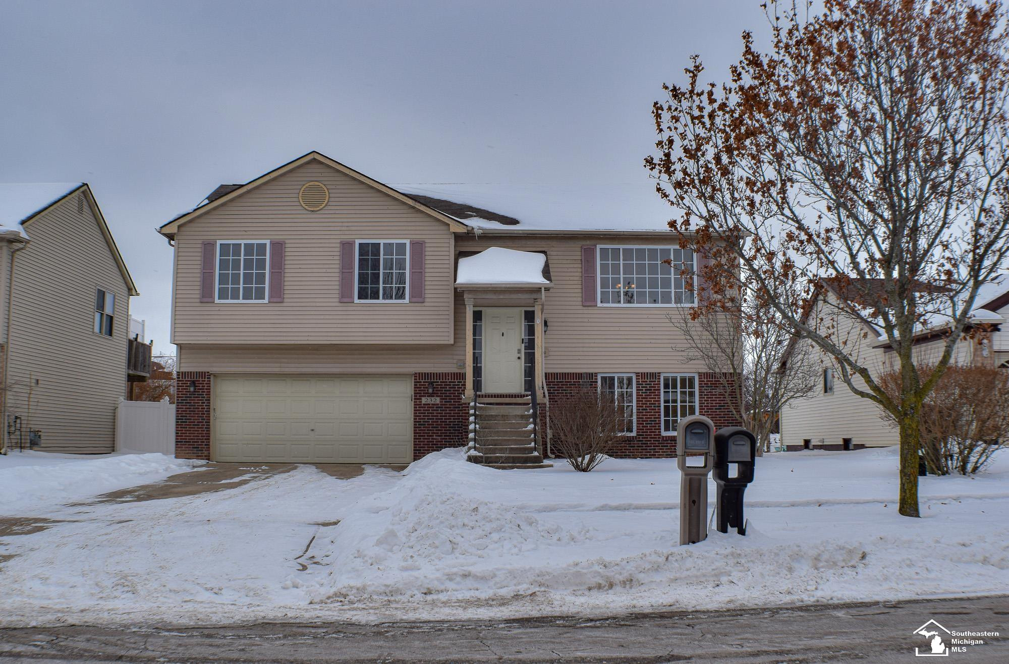 232 Dundee Ridge Drive, Dundee, MI 48131 — front exterior