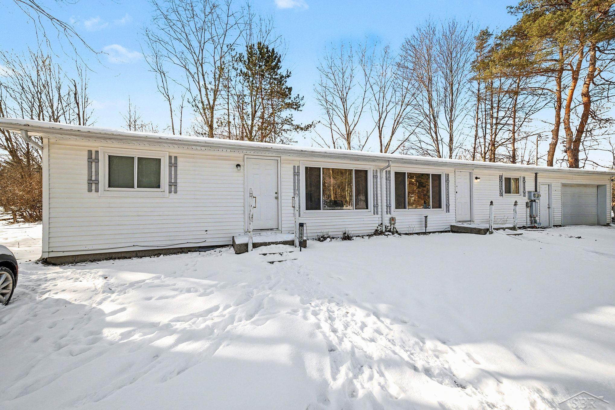 2940 S Brennan Road, Hemlock, MI 48626 — front exterior