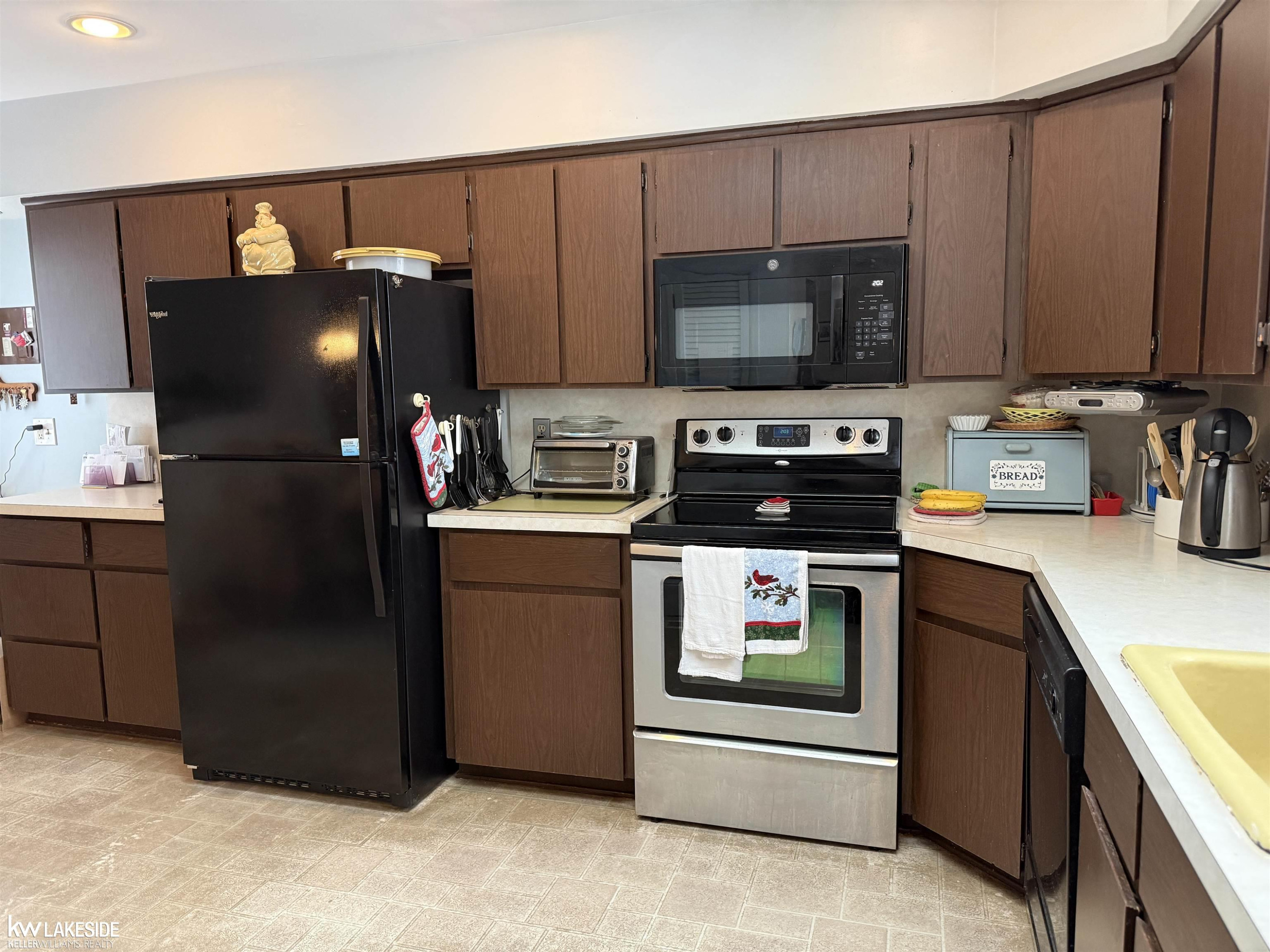 17485 Hans Drive, Fraser, MI 48026 — Photo 4