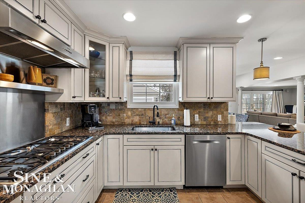 614 Rivard Boulevard, Grosse Pointe, MI 48230 — Photo 12