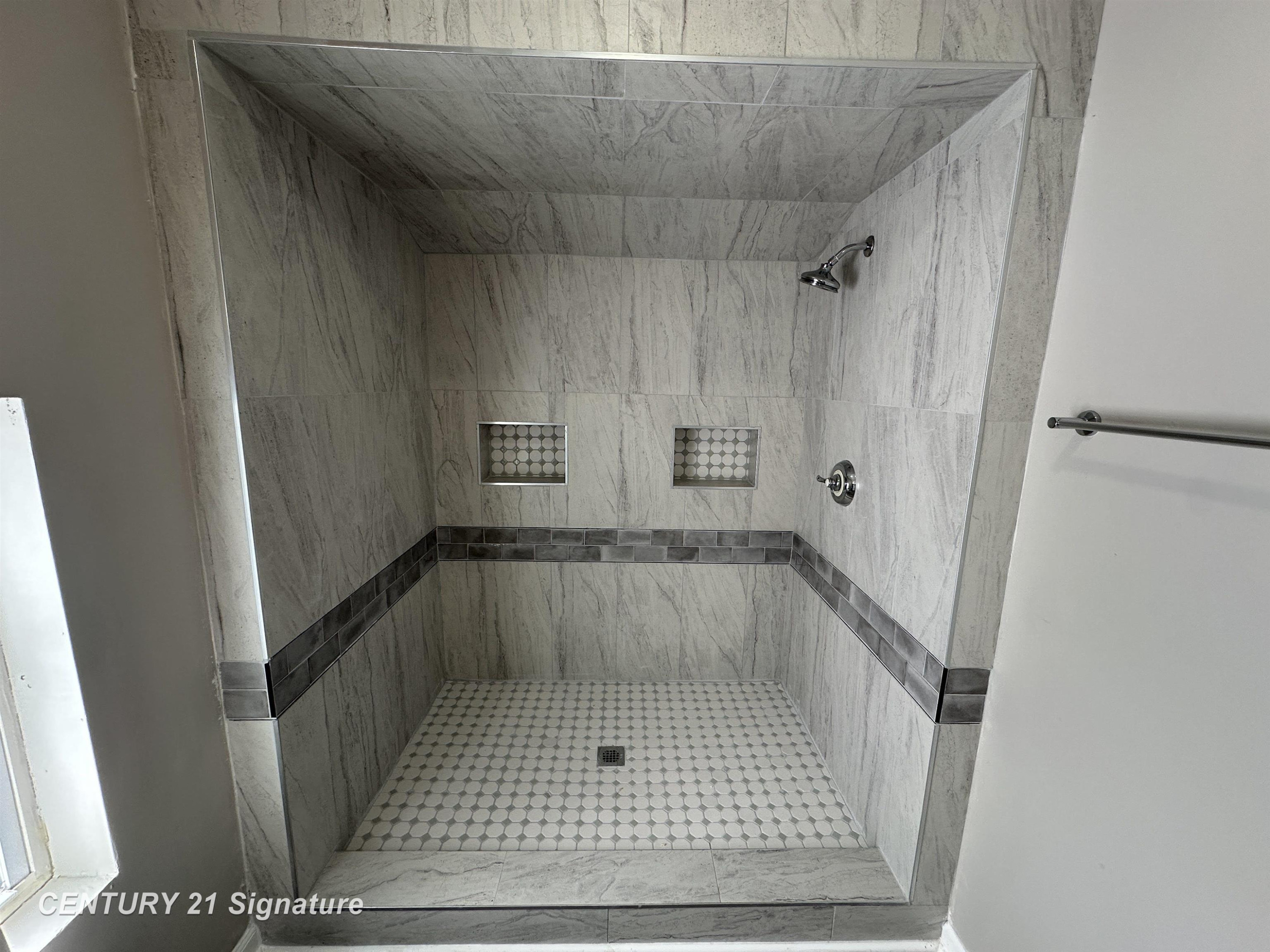8040 Beecher Road, Flushing, MI 48433 — Photo 12