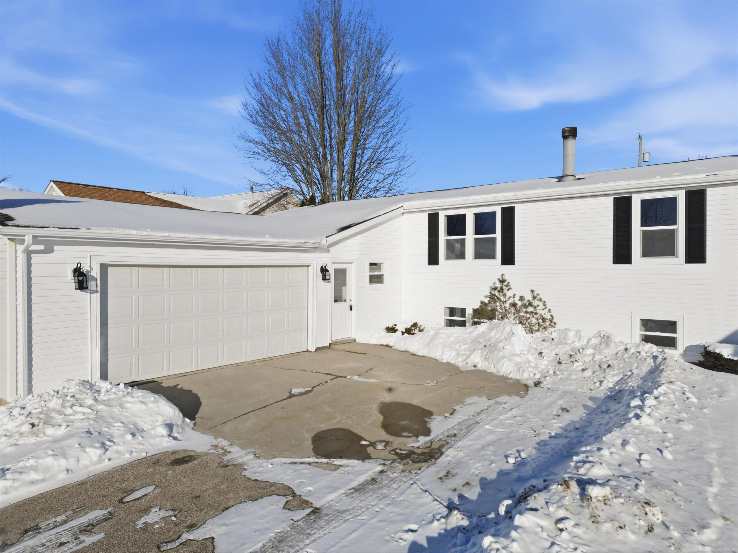1581 Golden Gate Court, MI 48079 — front exterior
