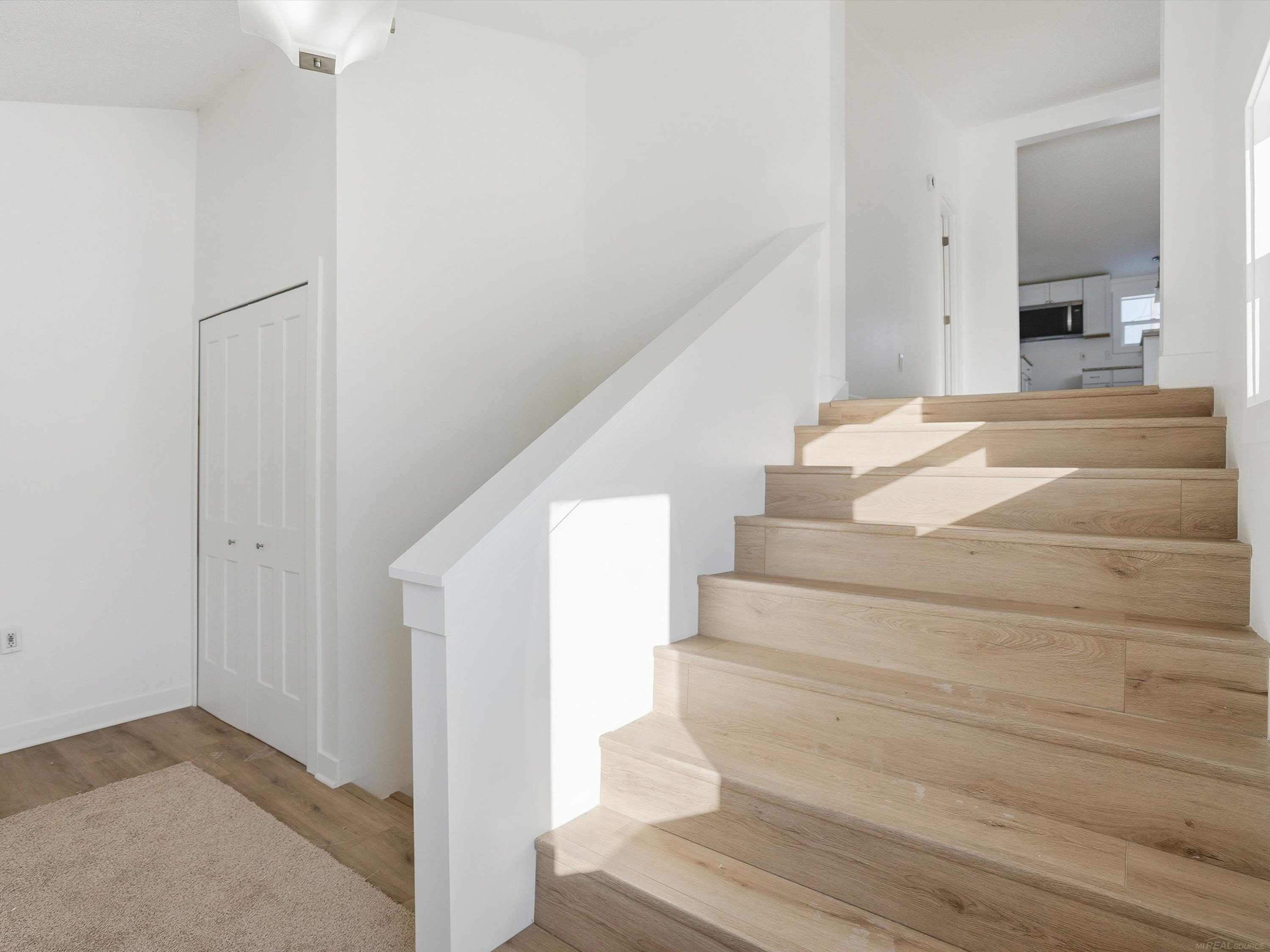 1581 Golden Gate Court, MI 48079 — Photo 3