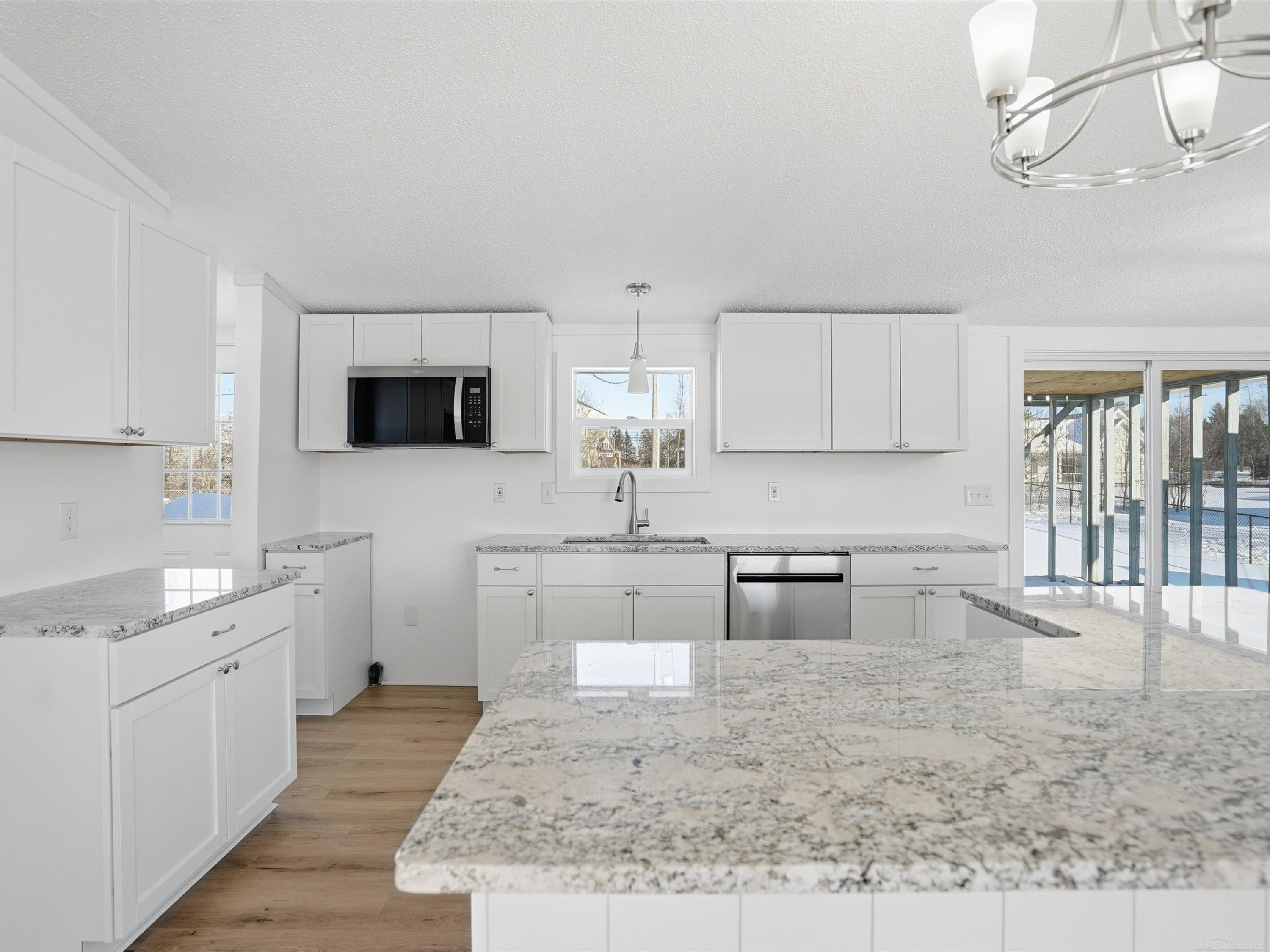 1581 Golden Gate Court, MI 48079 — Photo 14