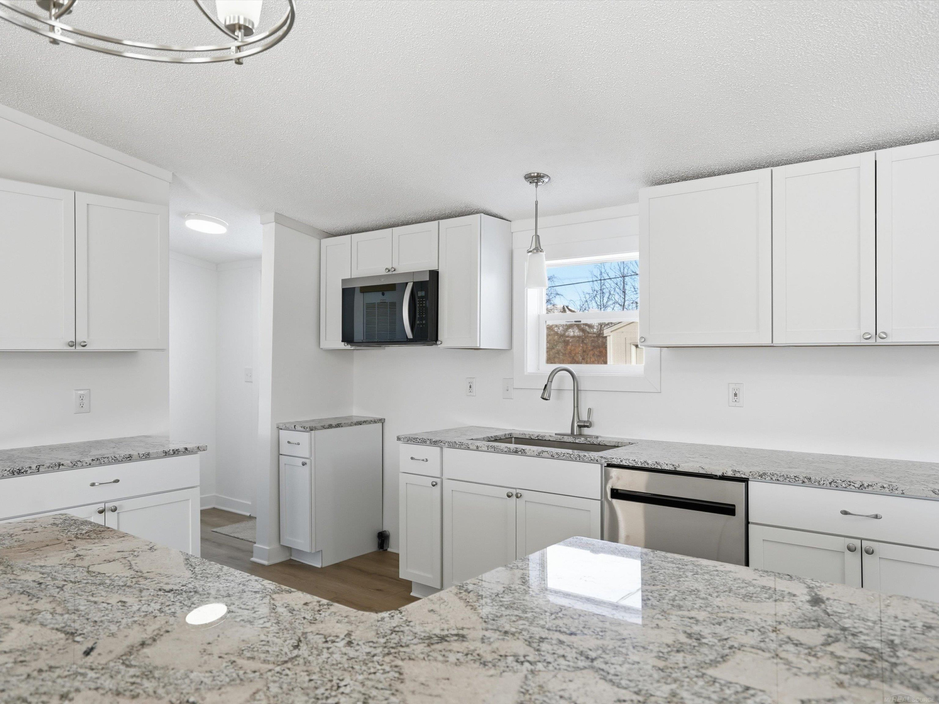 1581 Golden Gate Court, MI 48079 — Photo 15
