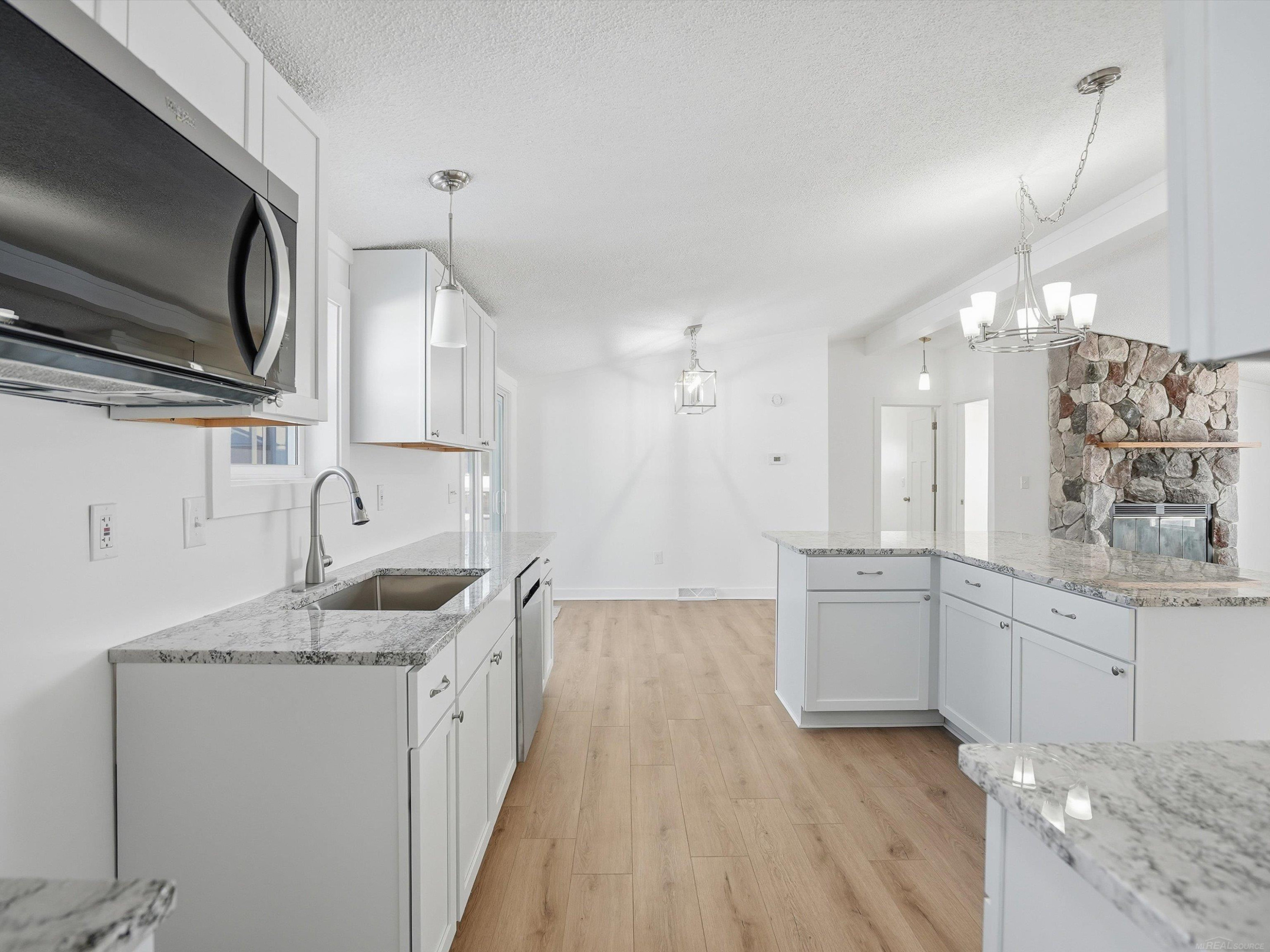 1581 Golden Gate Court, MI 48079 — Photo 17