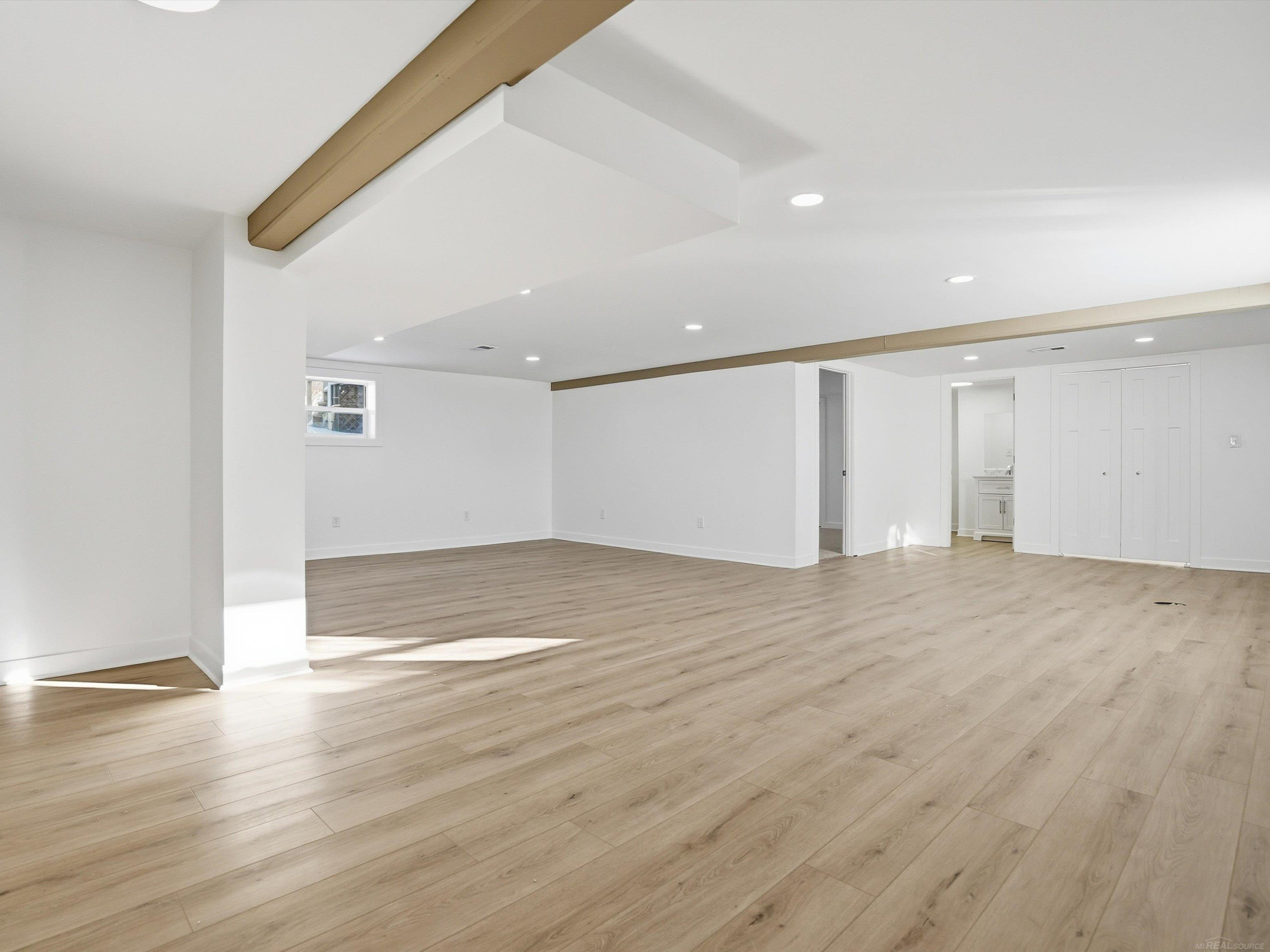 1581 Golden Gate Court, MI 48079 — Photo 32