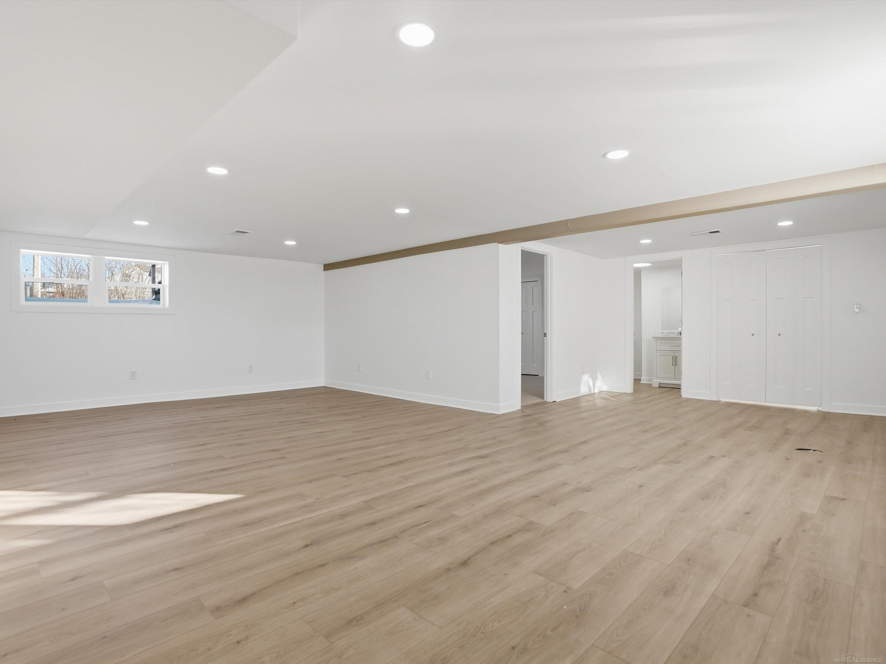 1581 Golden Gate Court, MI 48079 — Photo 33
