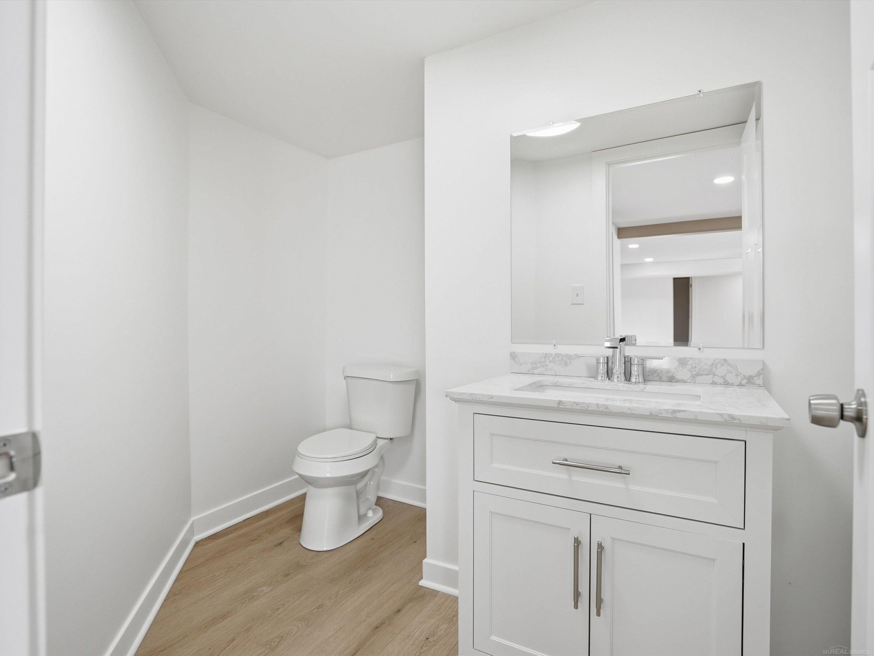 1581 Golden Gate Court, MI 48079 — Photo 41