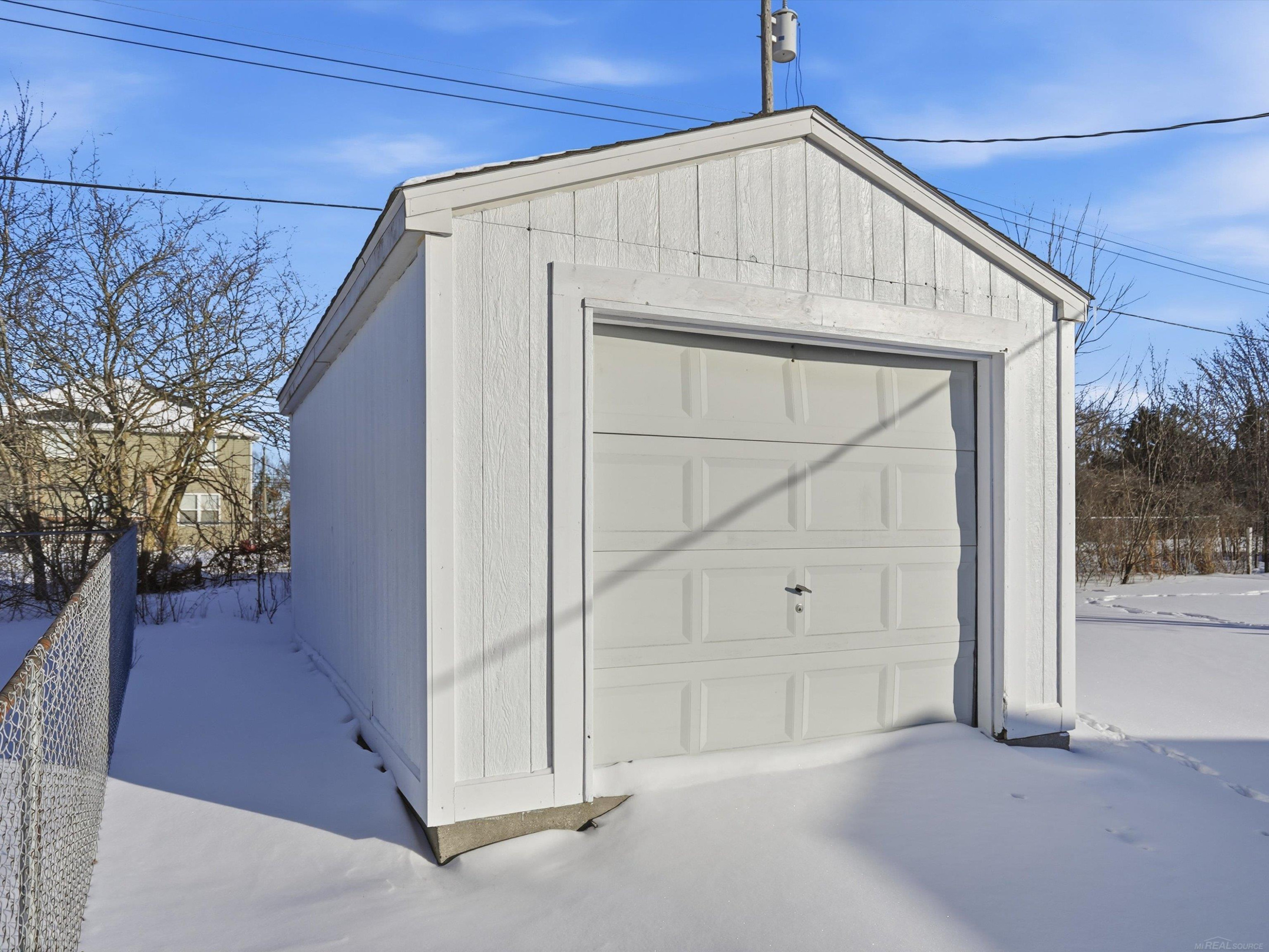 1581 Golden Gate Court, MI 48079 — Photo 47