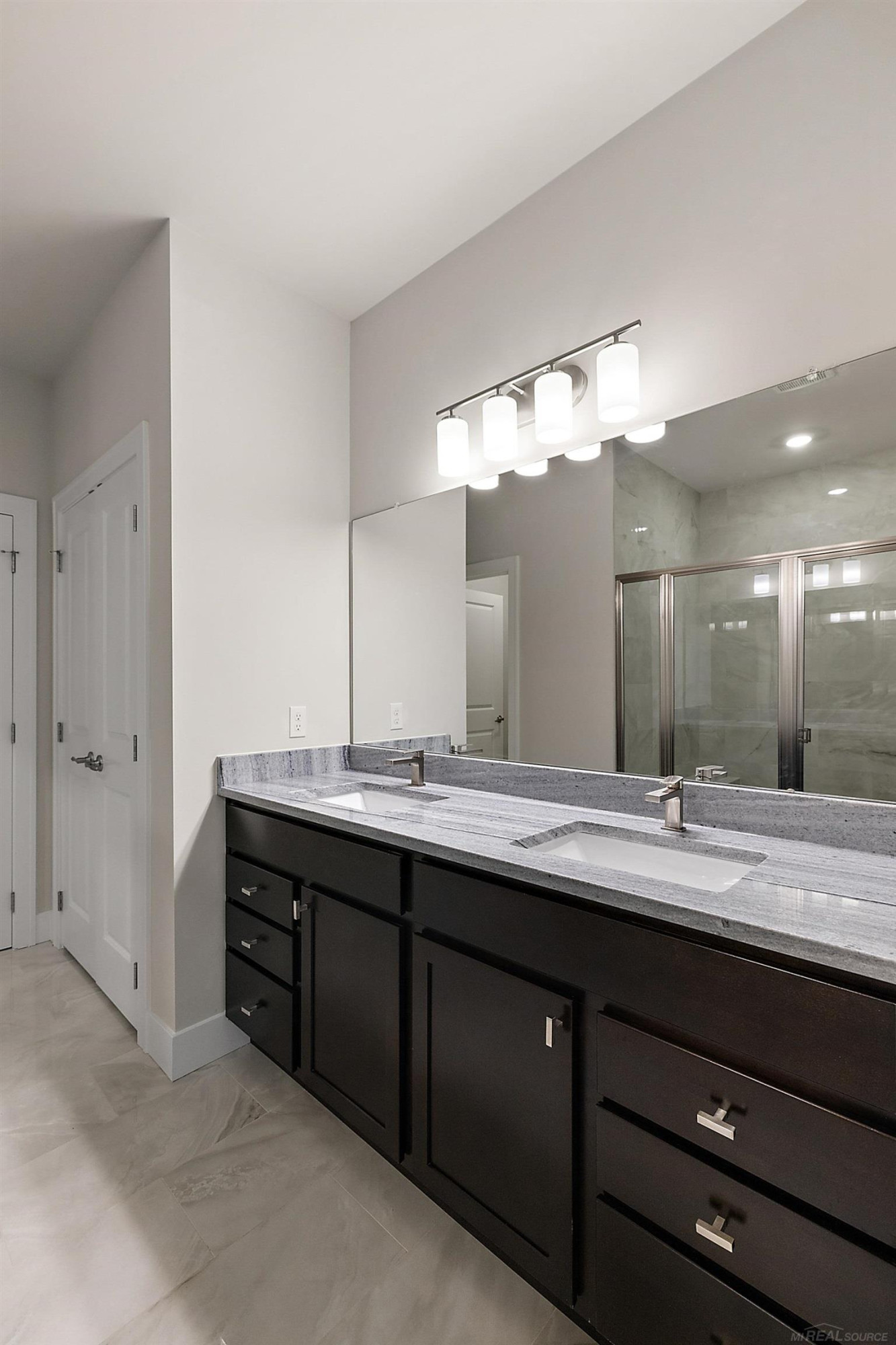 40703 Azalea Drive, Clinton Twp, MI 48036 — Photo 31