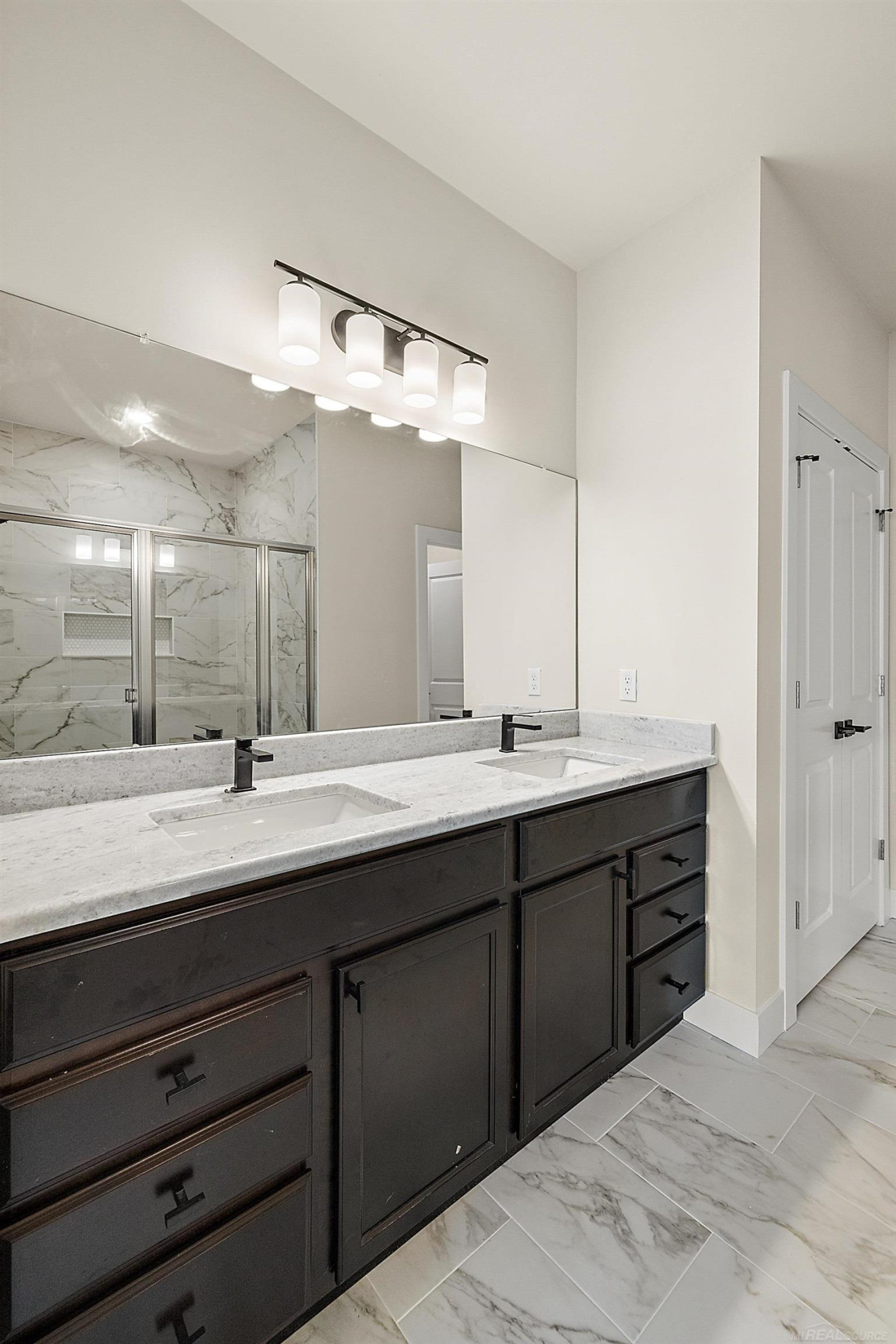 21142 Lilac Lane, Clinton Twp, MI 48036 — Photo 21