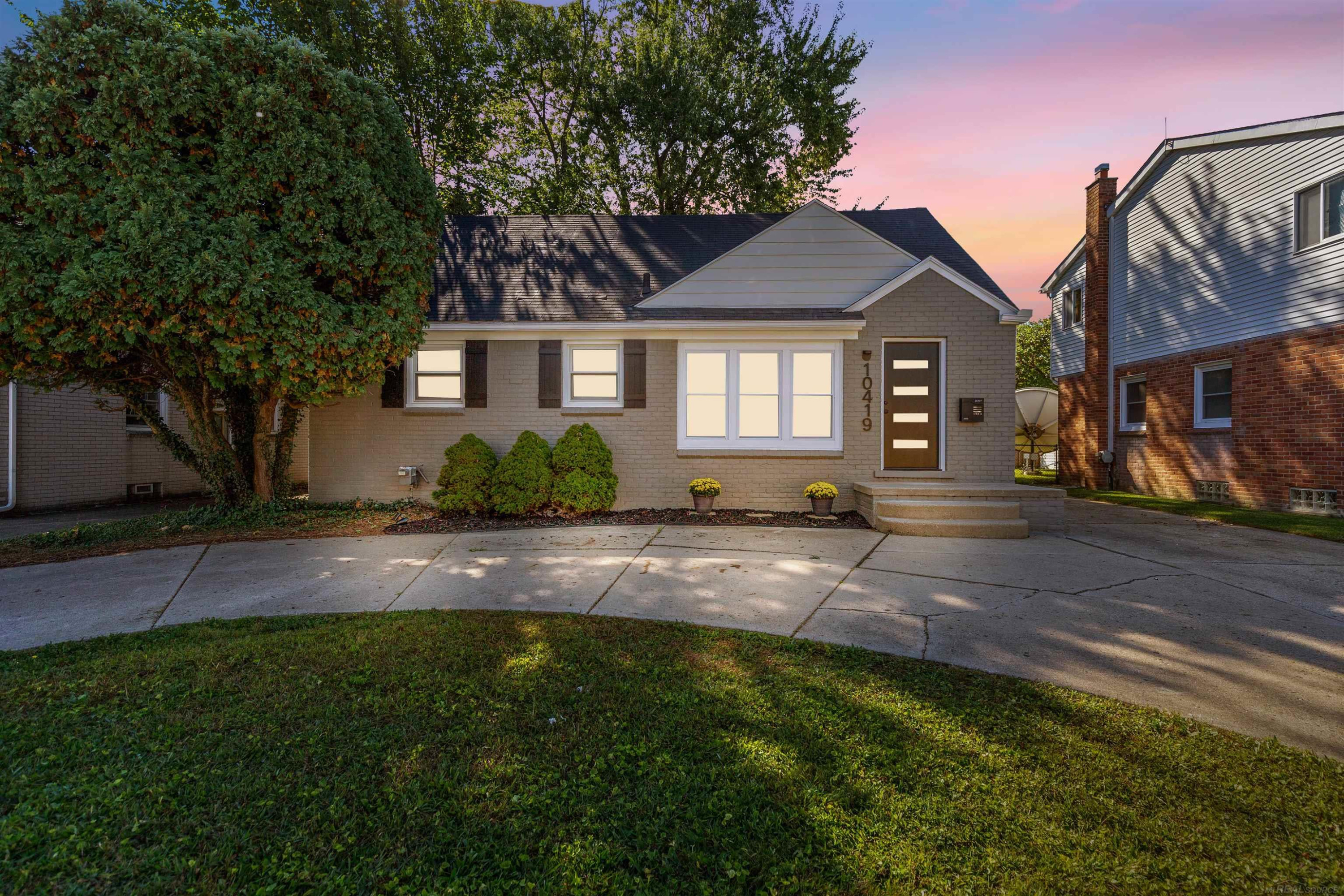 10419 W 11 Mile Road, Huntington Woods, MI — Photo 2
