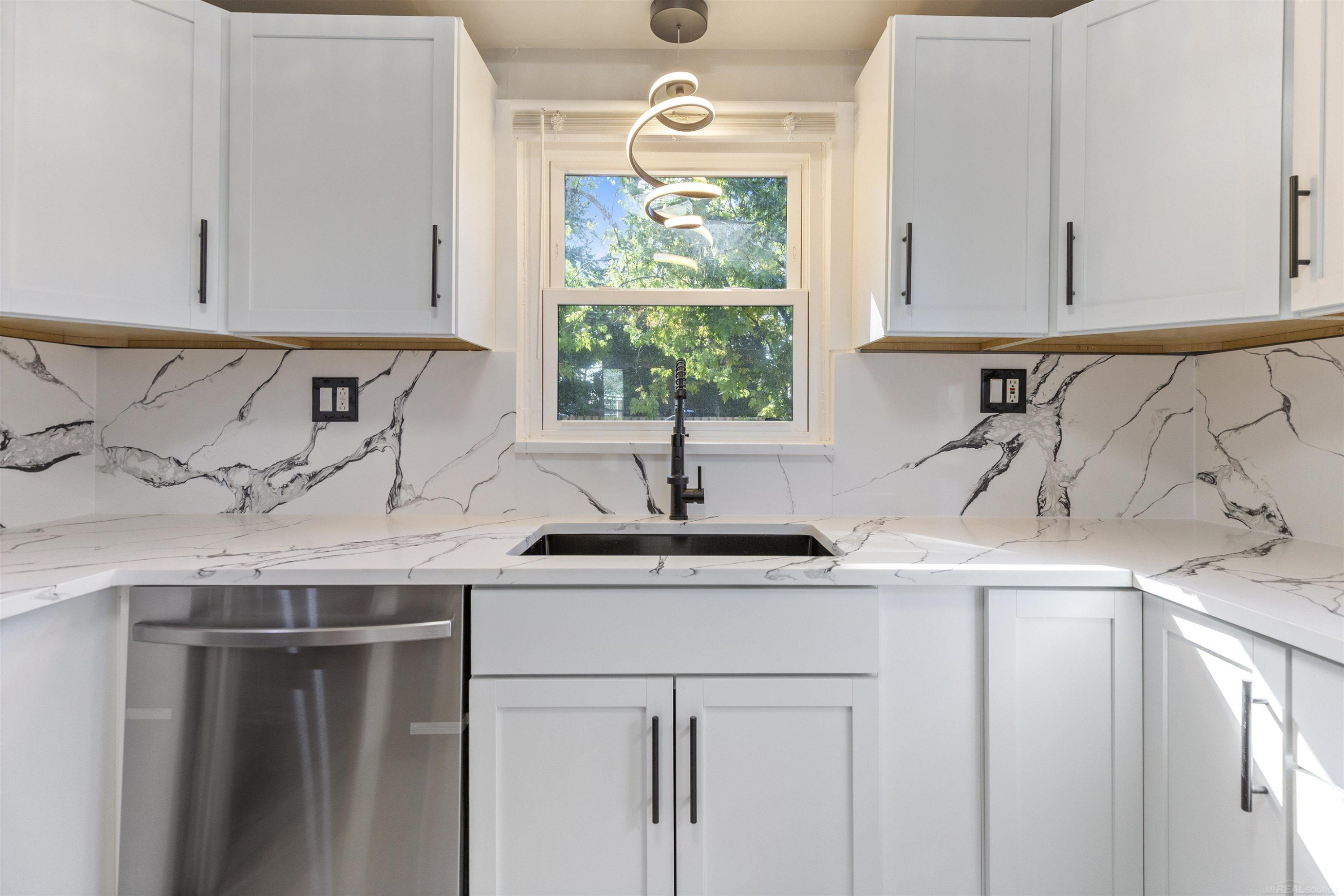 10419 W 11 Mile Road, Huntington Woods, MI — Photo 5