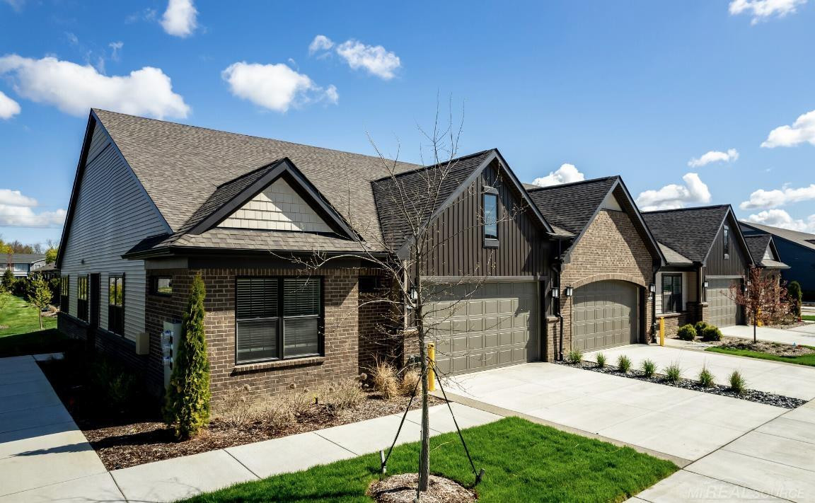 920 Heritage Drive, Bloomfield Hills, MI 48304