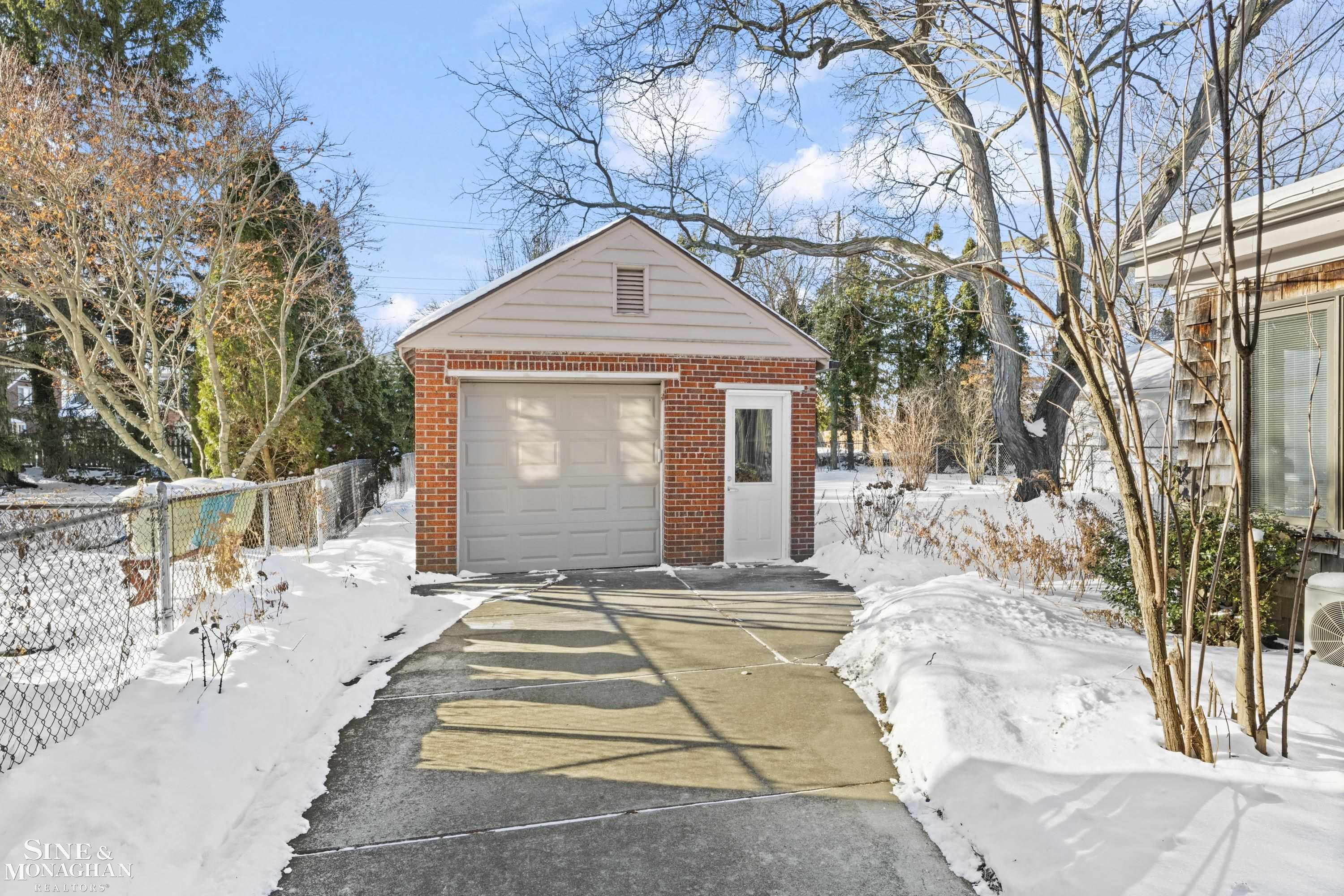 419 Maison Road, Grosse Pointe Farms, MI 48236 — Photo 42