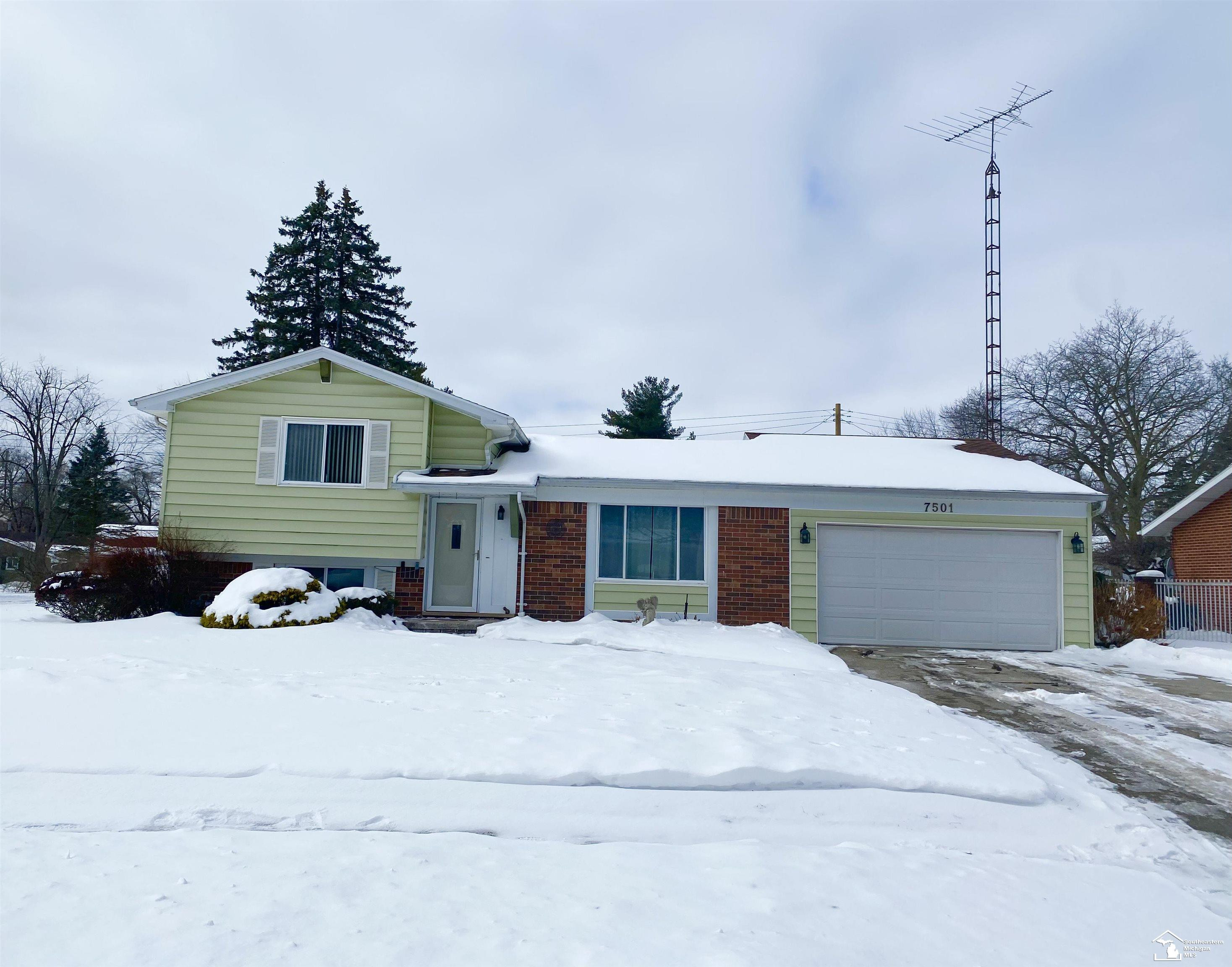 7501 Nottingham Drive, Lambertville, MI 48144 — front exterior