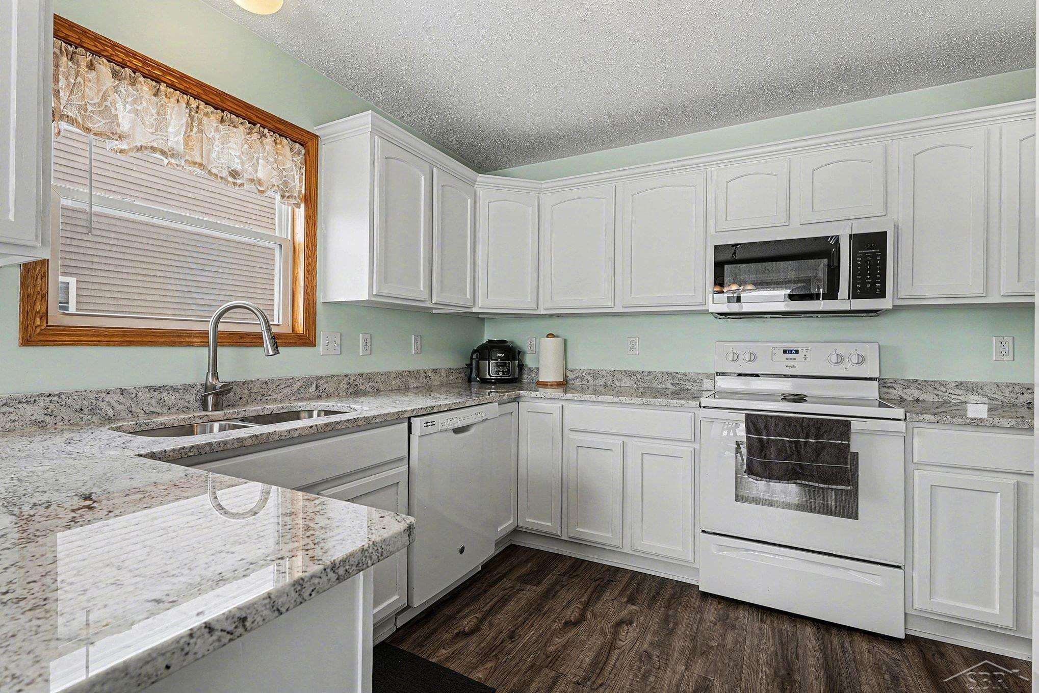 8426 Waxwing Drive, Freeland, MI 48623 — Photo 9