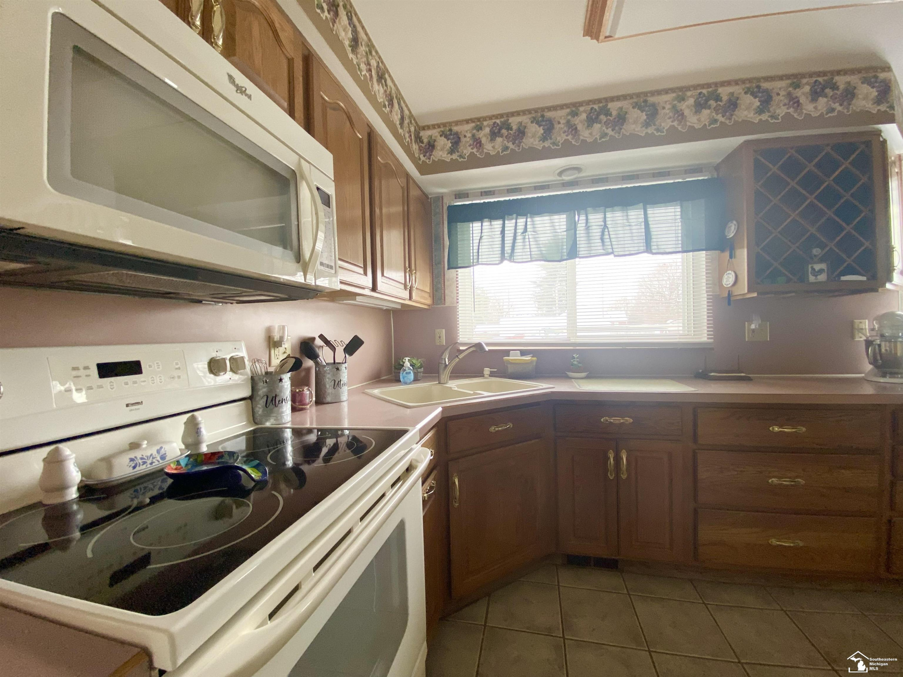 7501 Nottingham Drive, Lambertville, MI 48144 — Photo 6