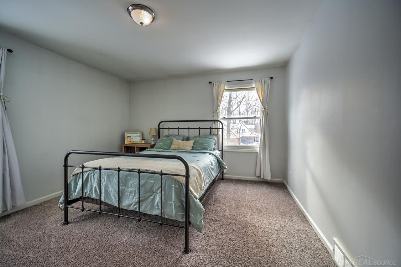 65 Woodside Lane, MI — Photo 32