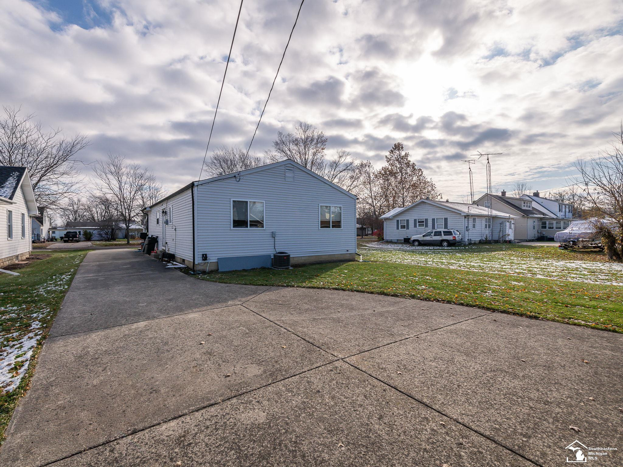 251 Midway Street, Dundee, MI 48131 — Photo 22
