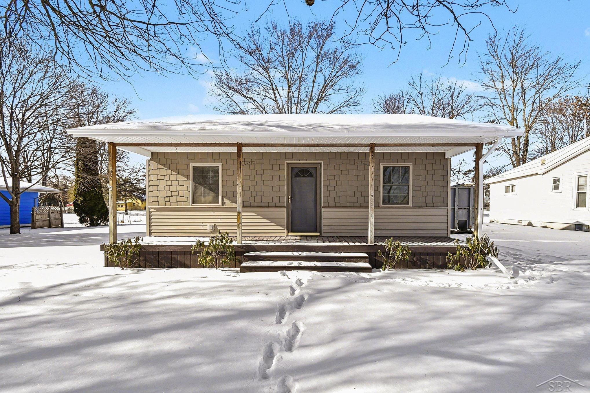 122 S East Street, Vassar, MI 48768 — front exterior