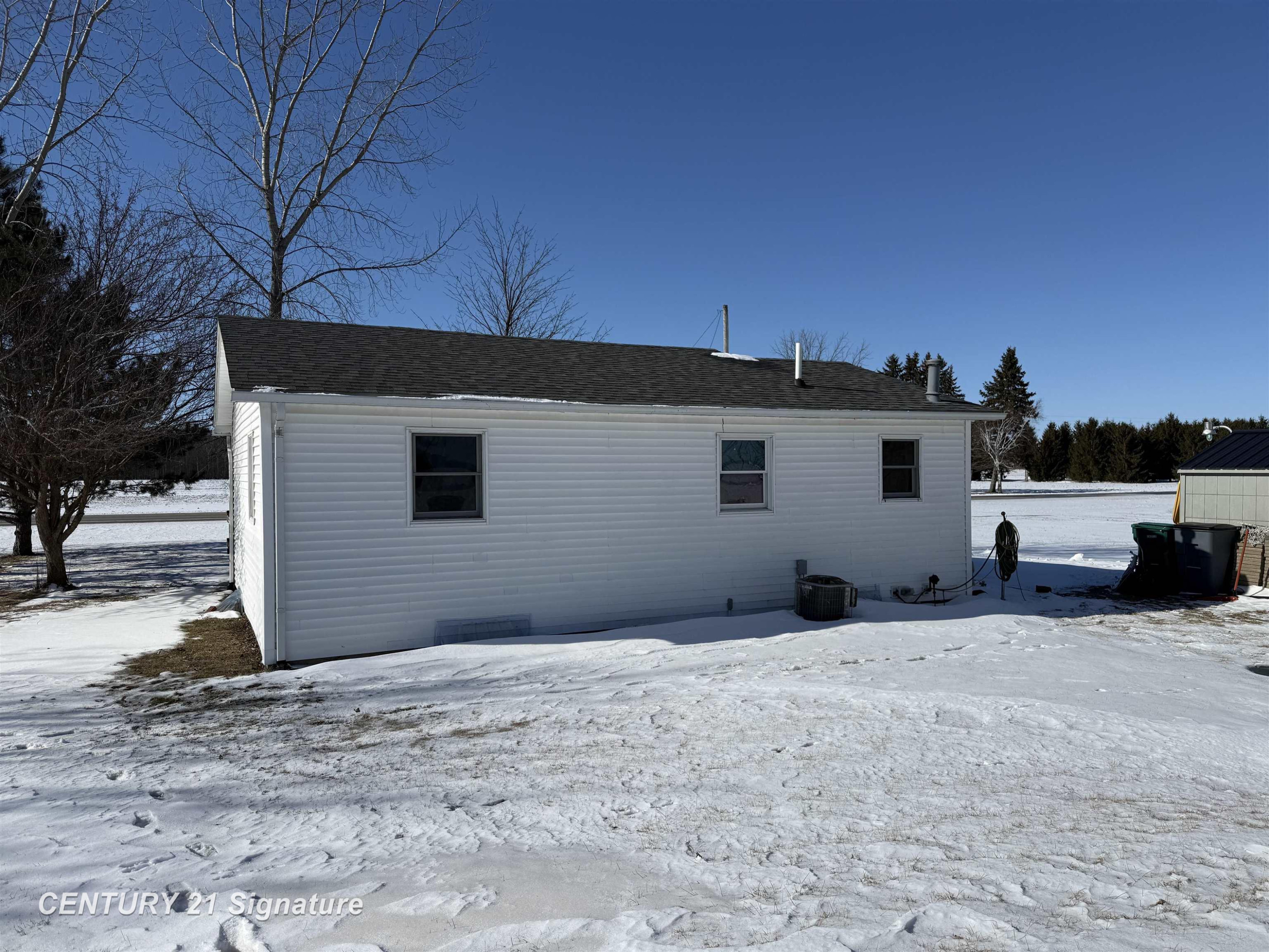 6867 S 7 Mile Road, Freeland, MI 48623 — Photo 3