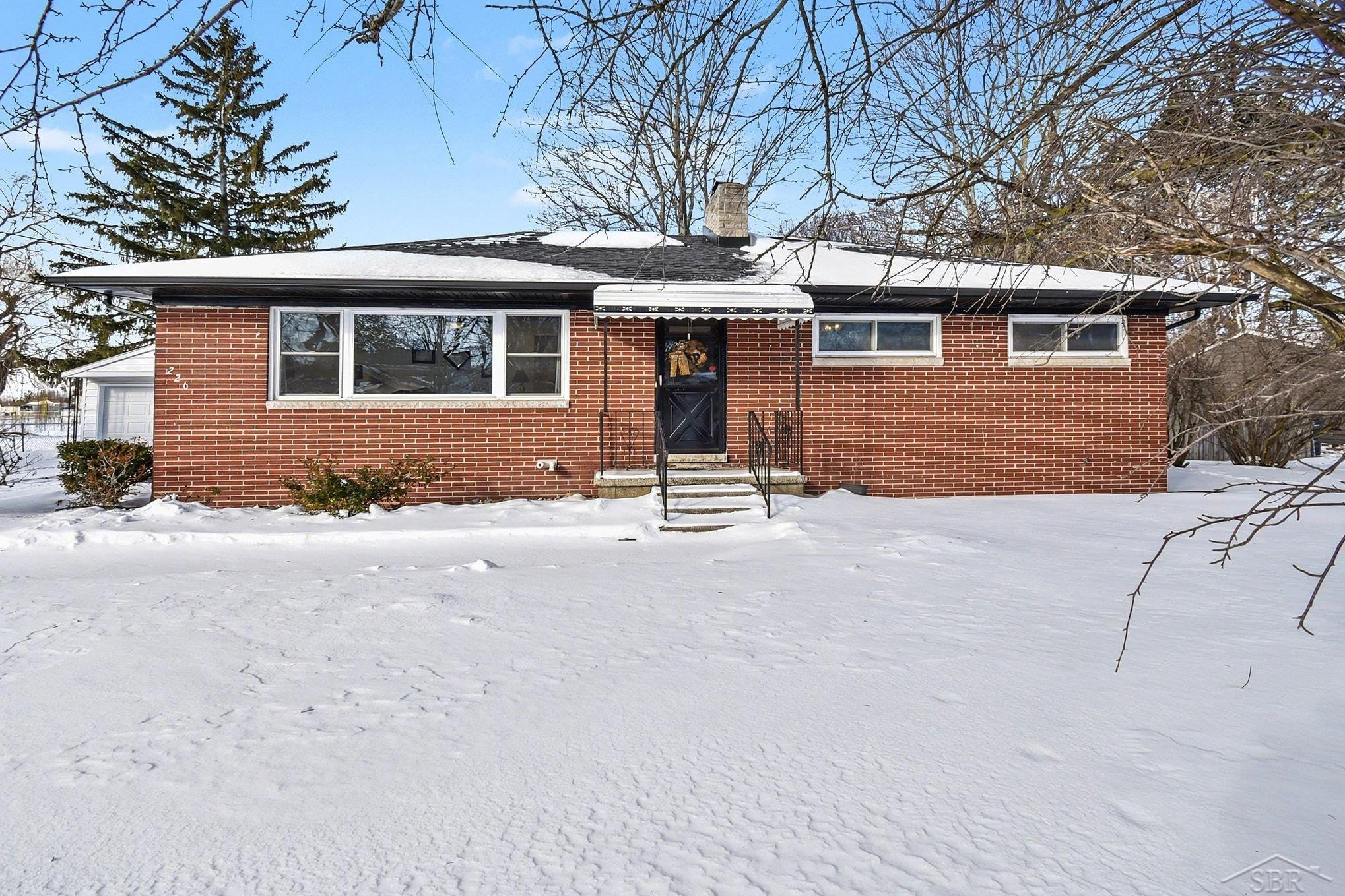 226 S Seventh Street, Freeland, MI 48623 — front exterior
