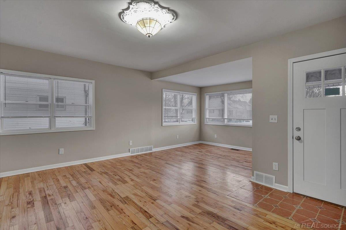 165 Washington Street, Mount Clemens, MI 48043 — Photo 5