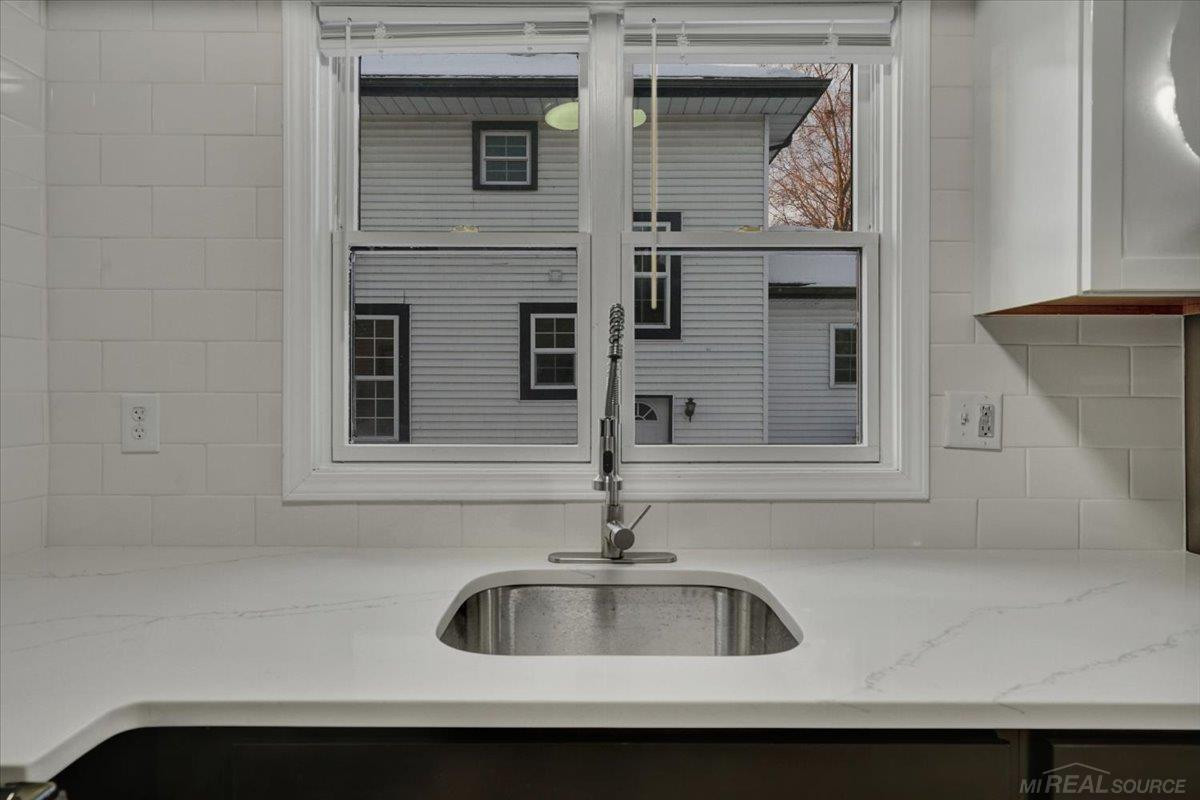 165 Washington Street, Mount Clemens, MI 48043 — Photo 9