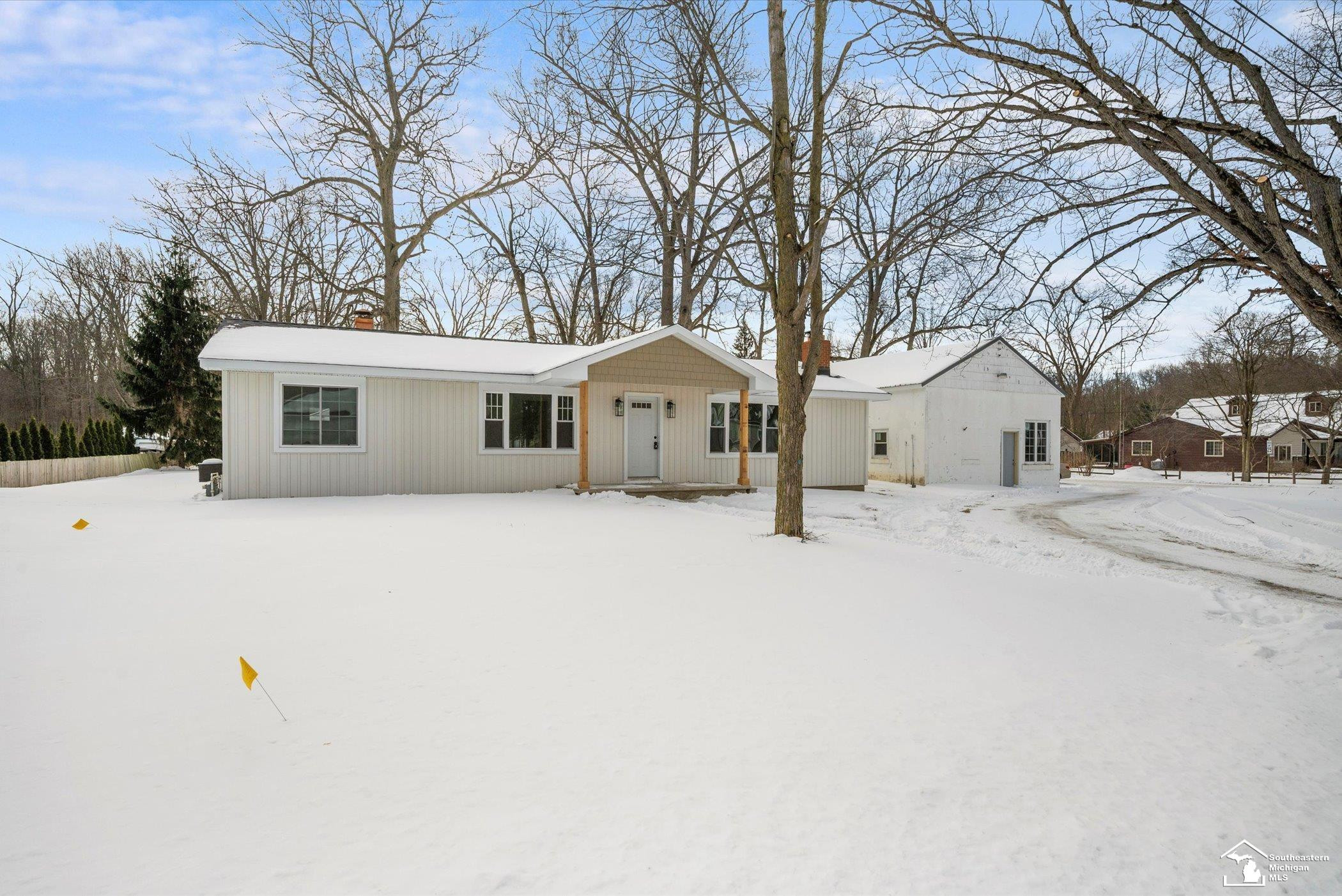 2933 W Dean Road, Lambertville, MI 48144 — Photo 2