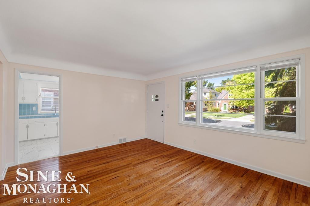 1793 Roslyn Road, Grosse Pointe Woods, MI 48236 — Photo 5