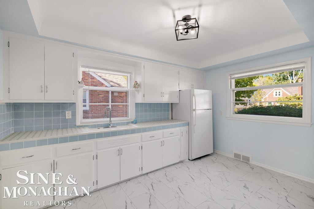 1793 Roslyn Road, Grosse Pointe Woods, MI 48236 — Photo 6